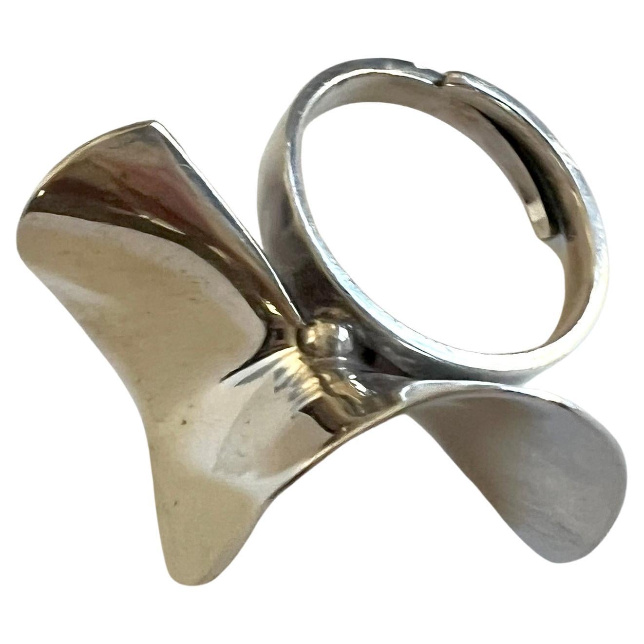 Women's Rare Urpo Kajander Kaunis Koru Finnish Modernist Sterling Silver Bow Twist Ring
