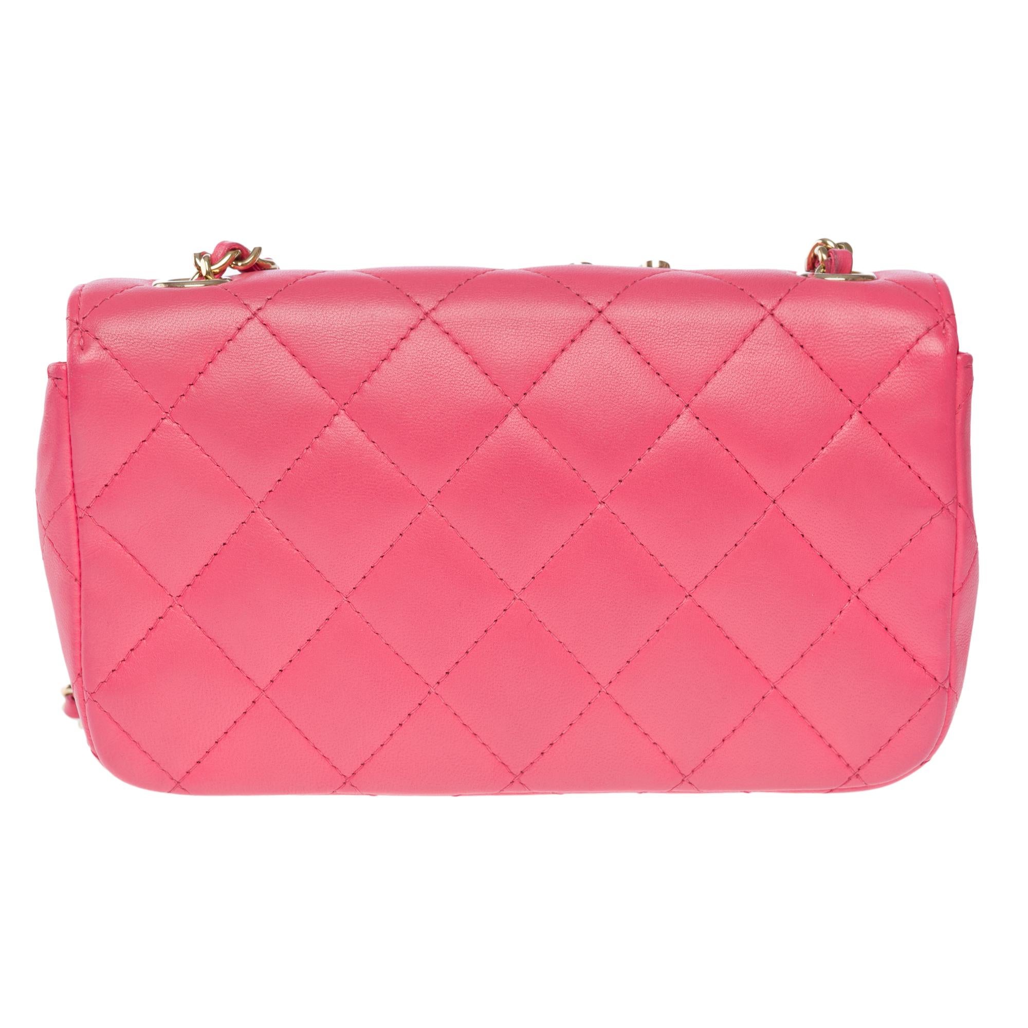 Rare V for Victory Chanel Timeless Mini in Pink quilted lambskin leather , GHW In Good Condition For Sale In Paris, IDF