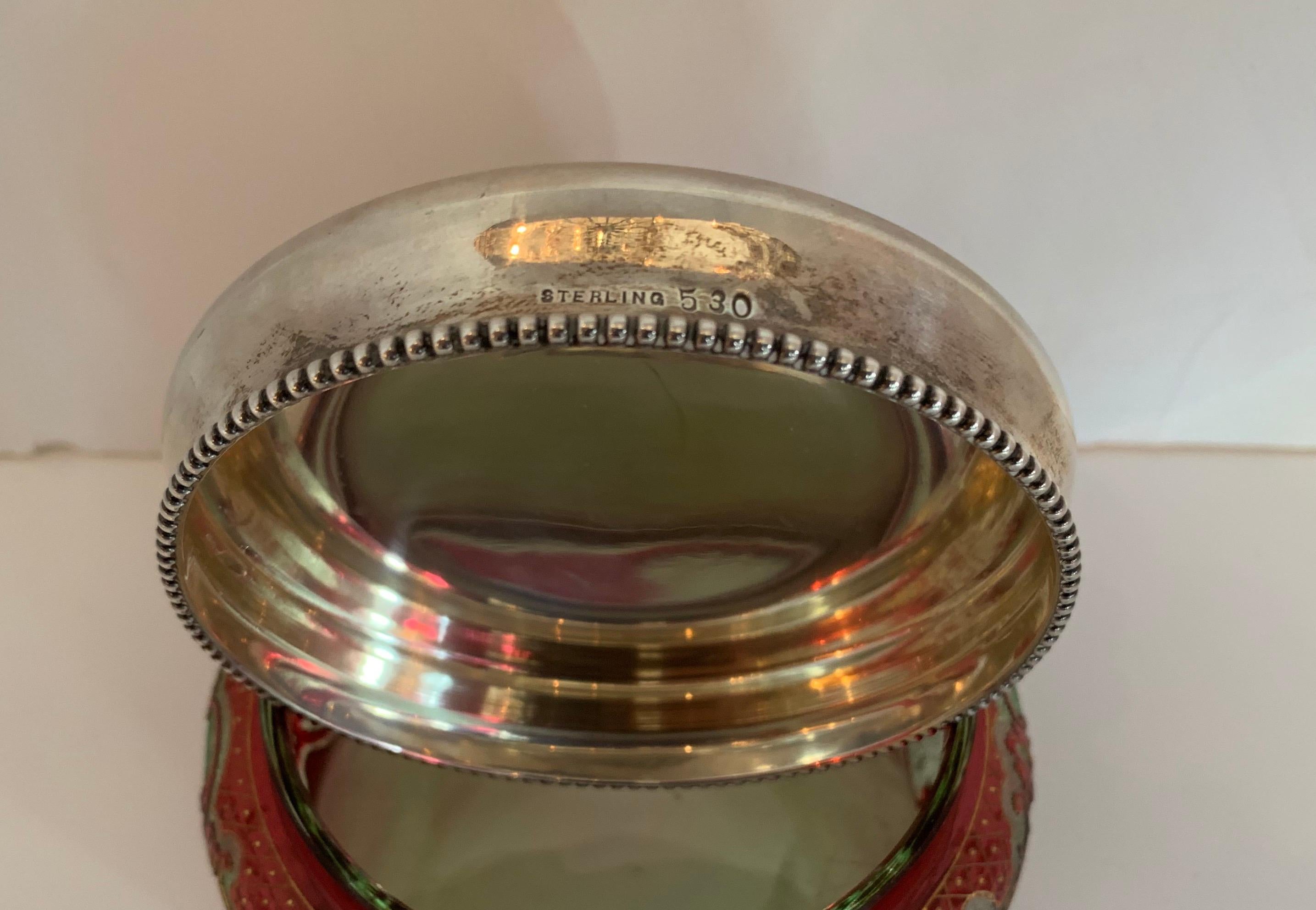 Seltene Val St Lambert Cranberry Säure geätzt Cameo Kristall Pulver Glas Sterling Top (20. Jahrhundert) im Angebot
