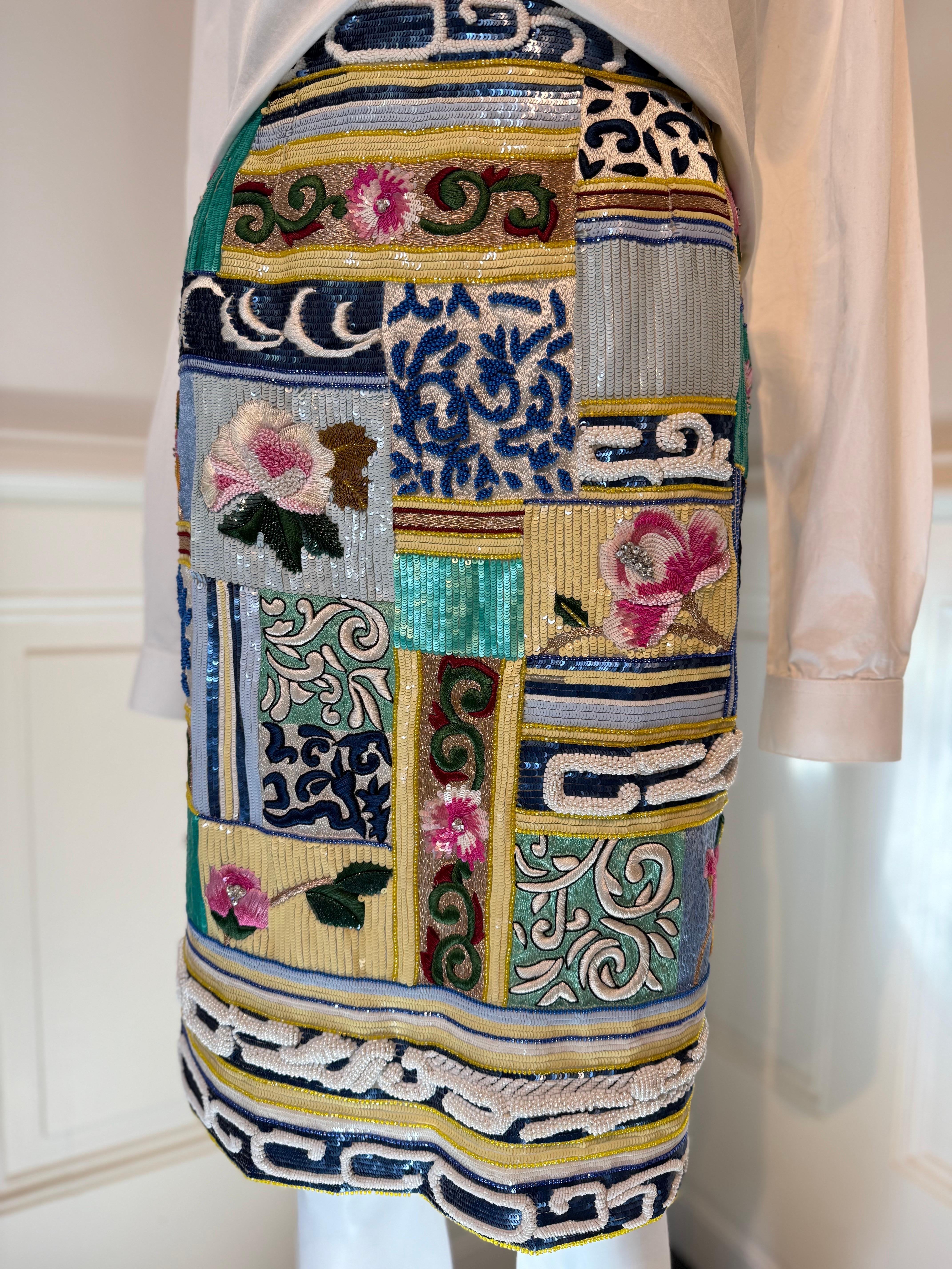De las mujeres Raro Valentino Garavani Primavera/Verano 1992 Pasarela Falda bordada a mano con pedrería en venta