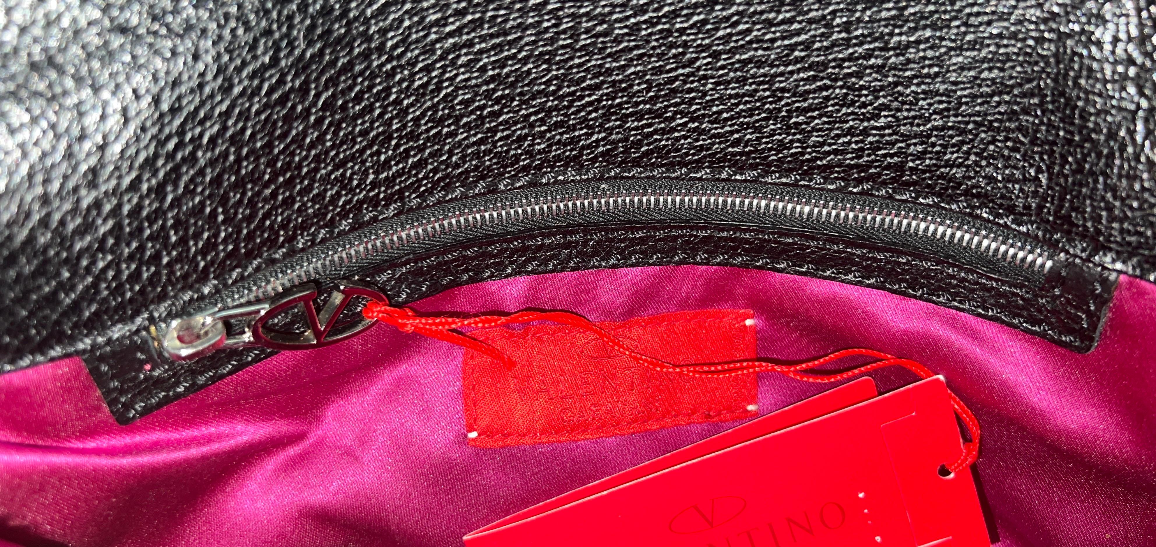 Rare VALENTINO Y2K Fur & Leather V Logo Baguette Double Flap Clutch Handbag  For Sale 3