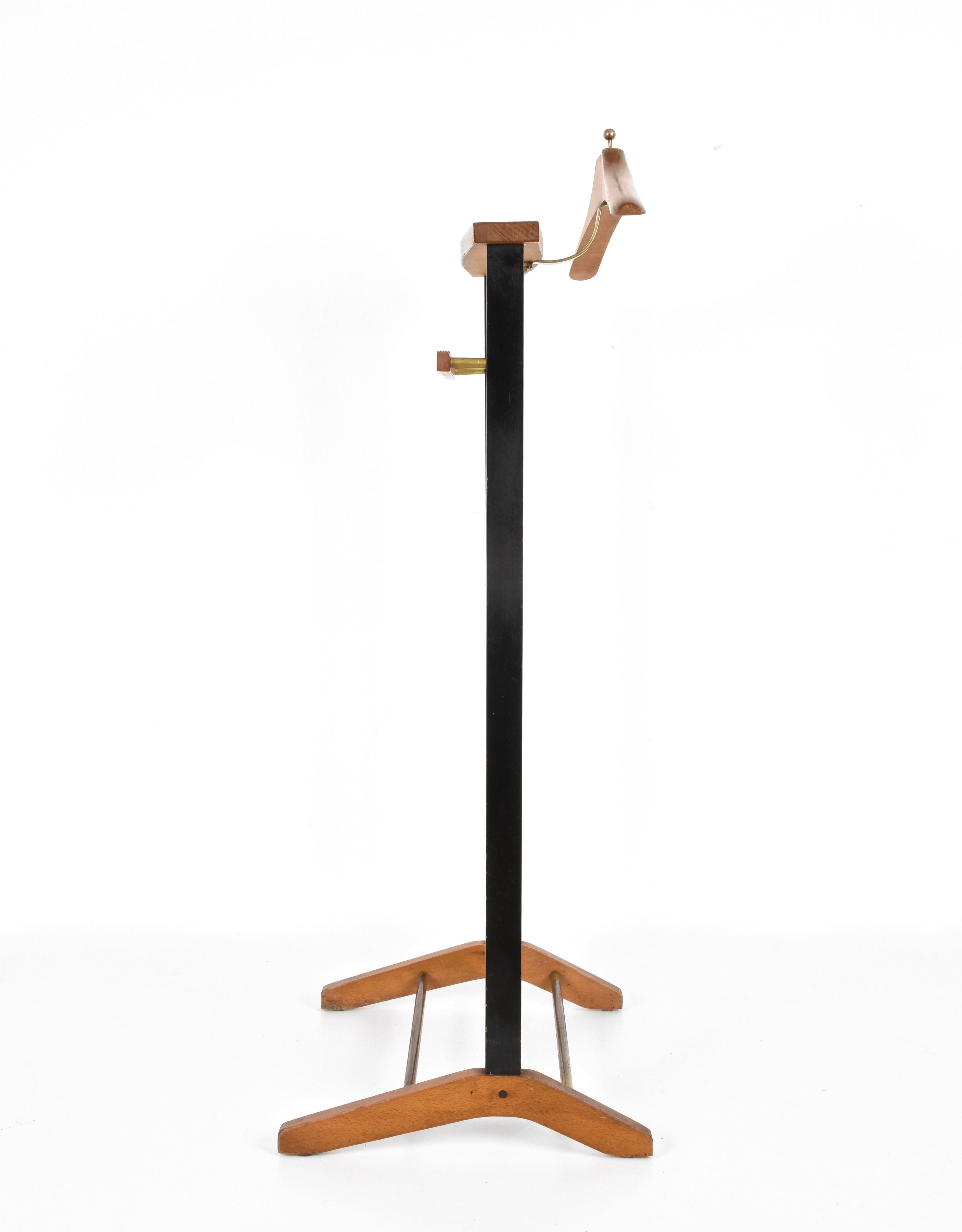 Valet in beech with brass details produced in the 1960s in Italy. Produced by Fratelli Reguitti in the style of Ico Parisi, the piece can be completely dismantled.
This extremely rare hanger is made of beech wood with black lacquered uprights.