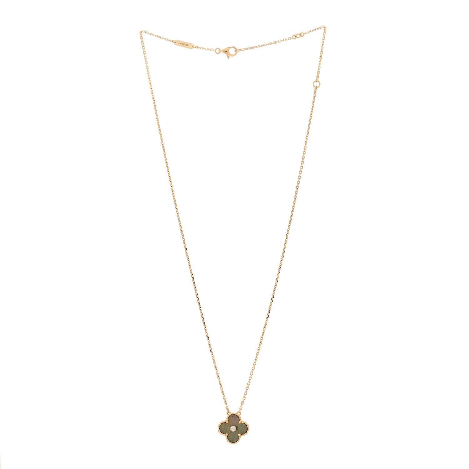 Rare Van Cleef & Arpels Or Rose 18k Diamond Grey Mop Vintage Alhambra Pendentif en vente 3