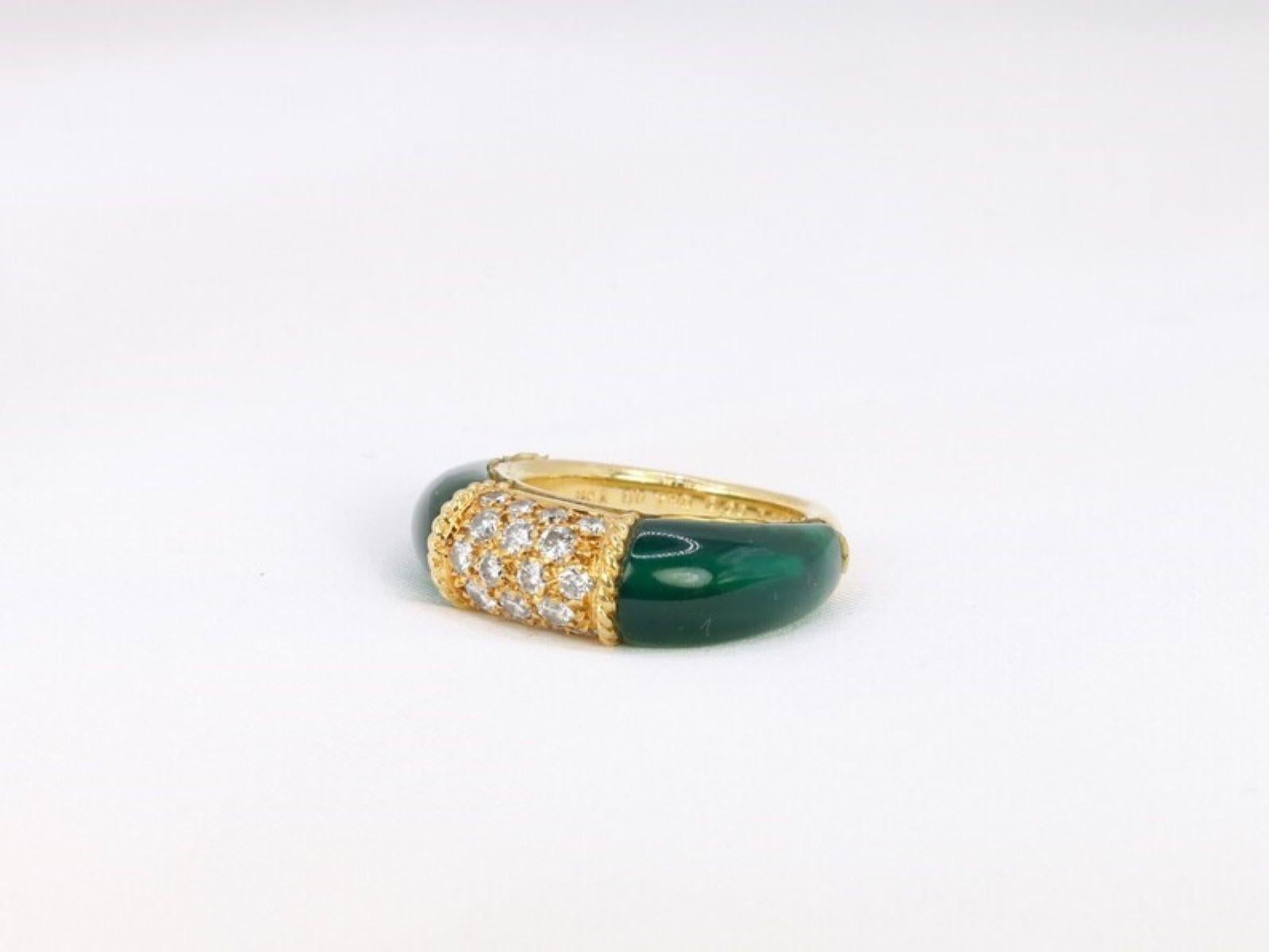 Brilliant Cut  Rare Van Cleef & Arpels Chrysoprase and Diamond Ring Set in 18ct Yellow Gold For Sale