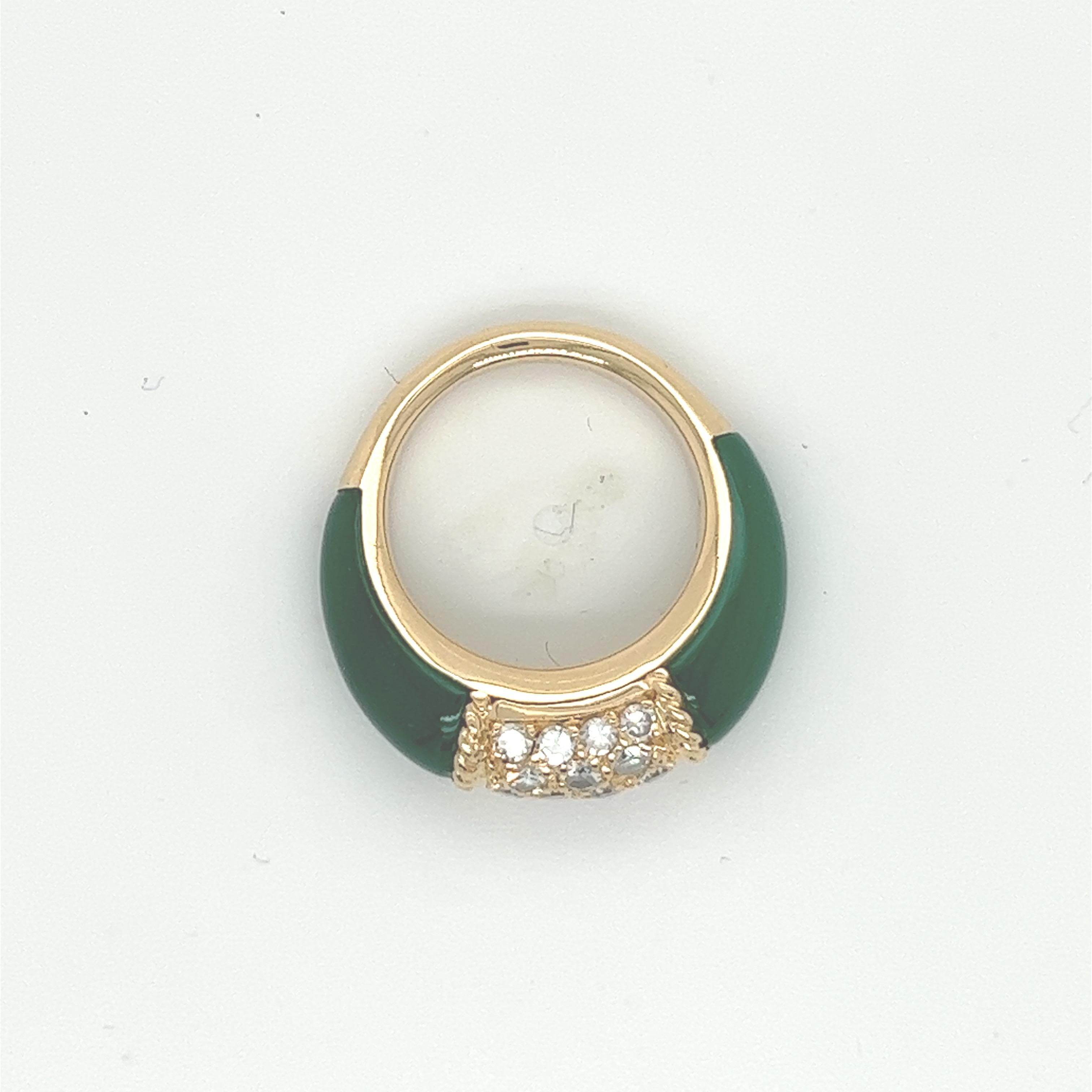Brilliant Cut  Rare Van Cleef & Arpels Chrysoprase and Diamond Ring Set in 18ct Yellow Gold For Sale