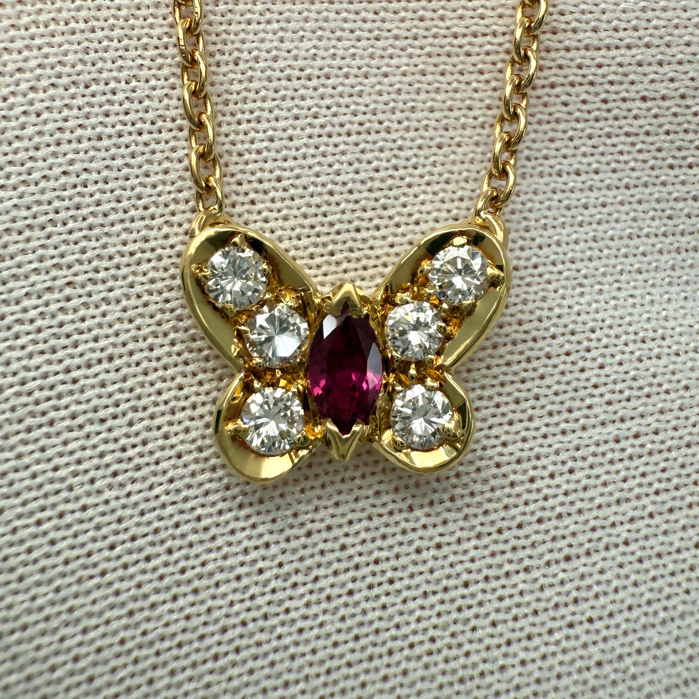 Taglio marquise Rara collana Van Cleef & Arpels con rubino e diamanti Papillion Butterfly in oro 18k in vendita