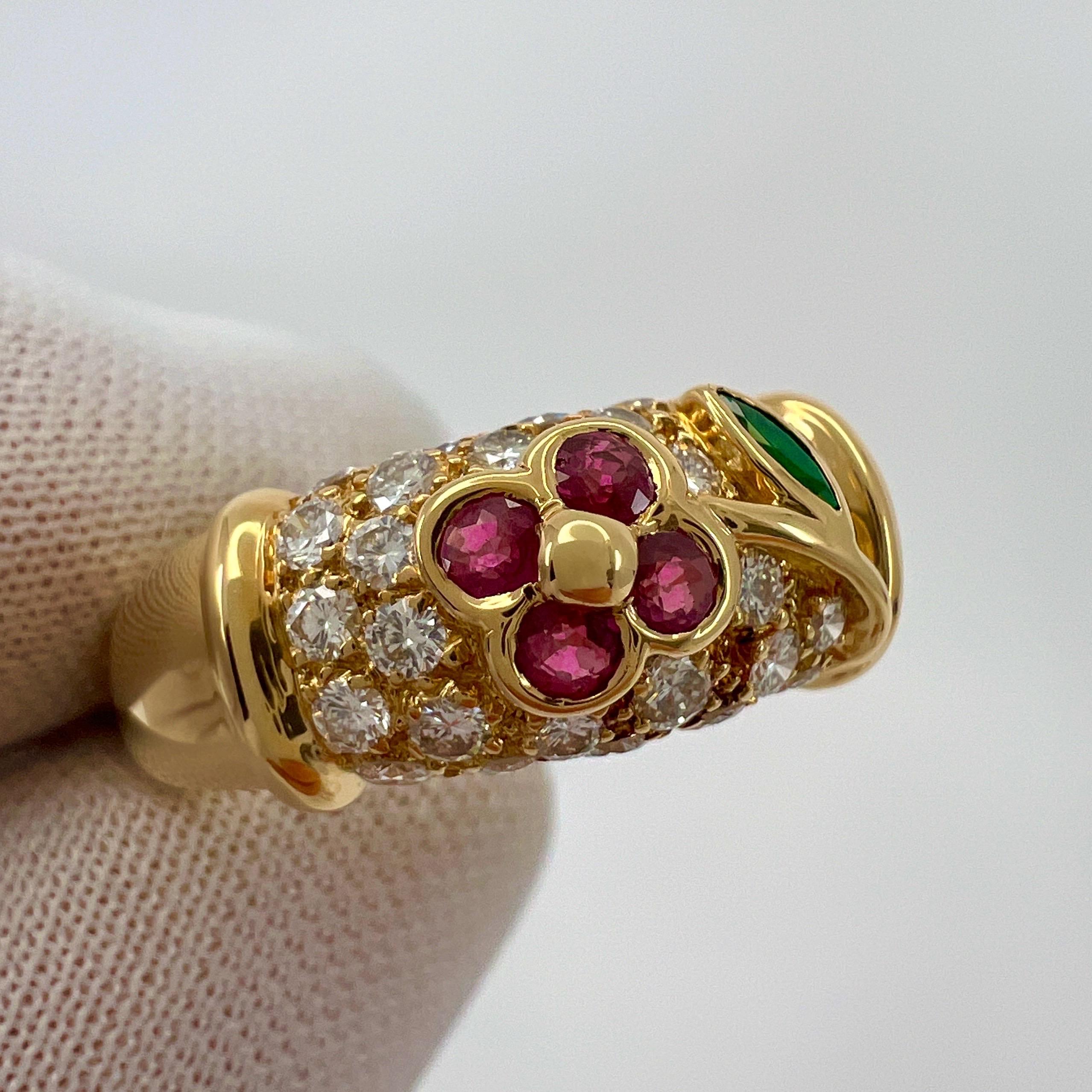 Women's or Men's Rare Van Cleef & Arpels Ruby Emerald Diamond 18k Yellow Gold Floral Flower Ring For Sale