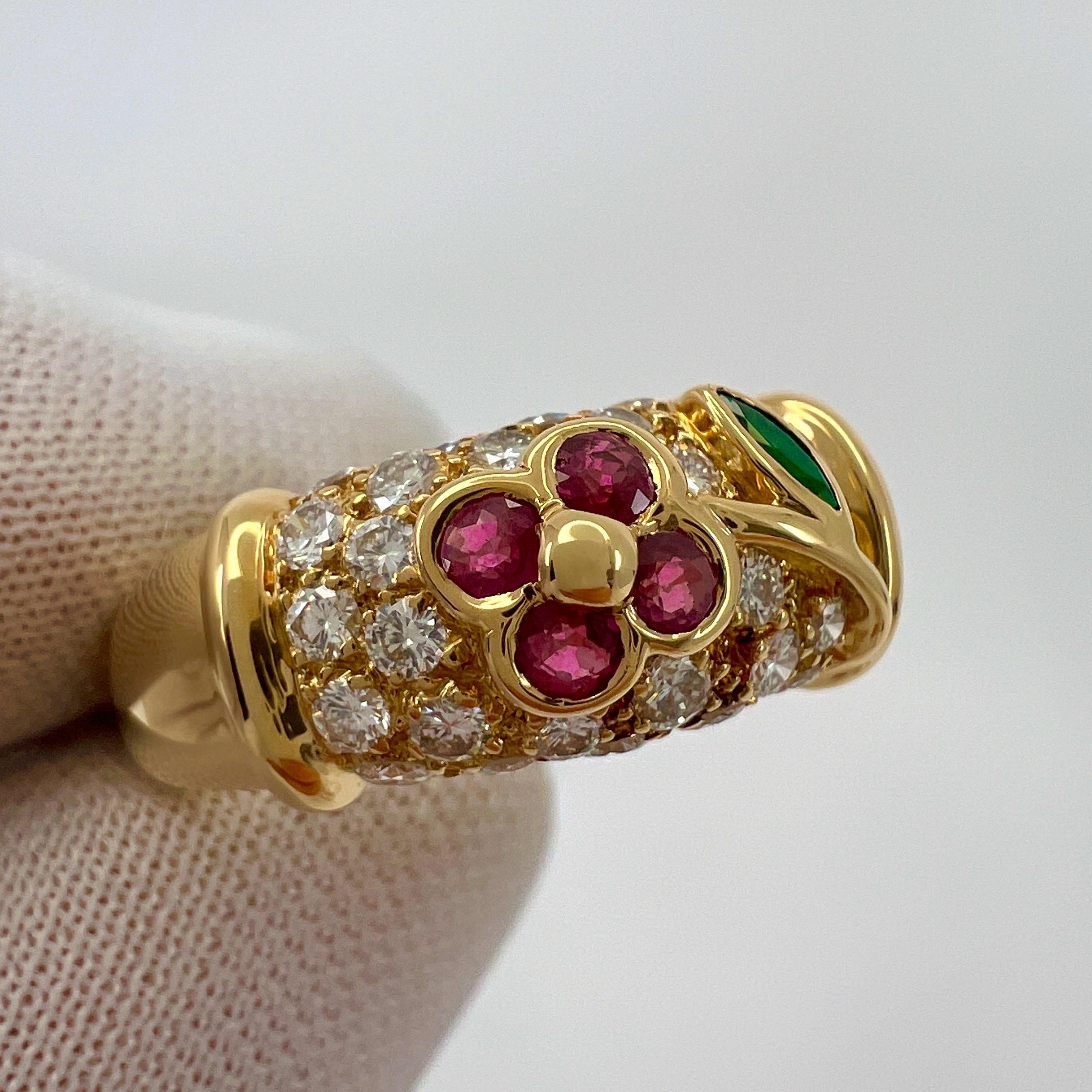 Women's or Men's Rare Van Cleef & Arpels Ruby Emerald Diamond 18k Yellow Gold Floral Flower Ring