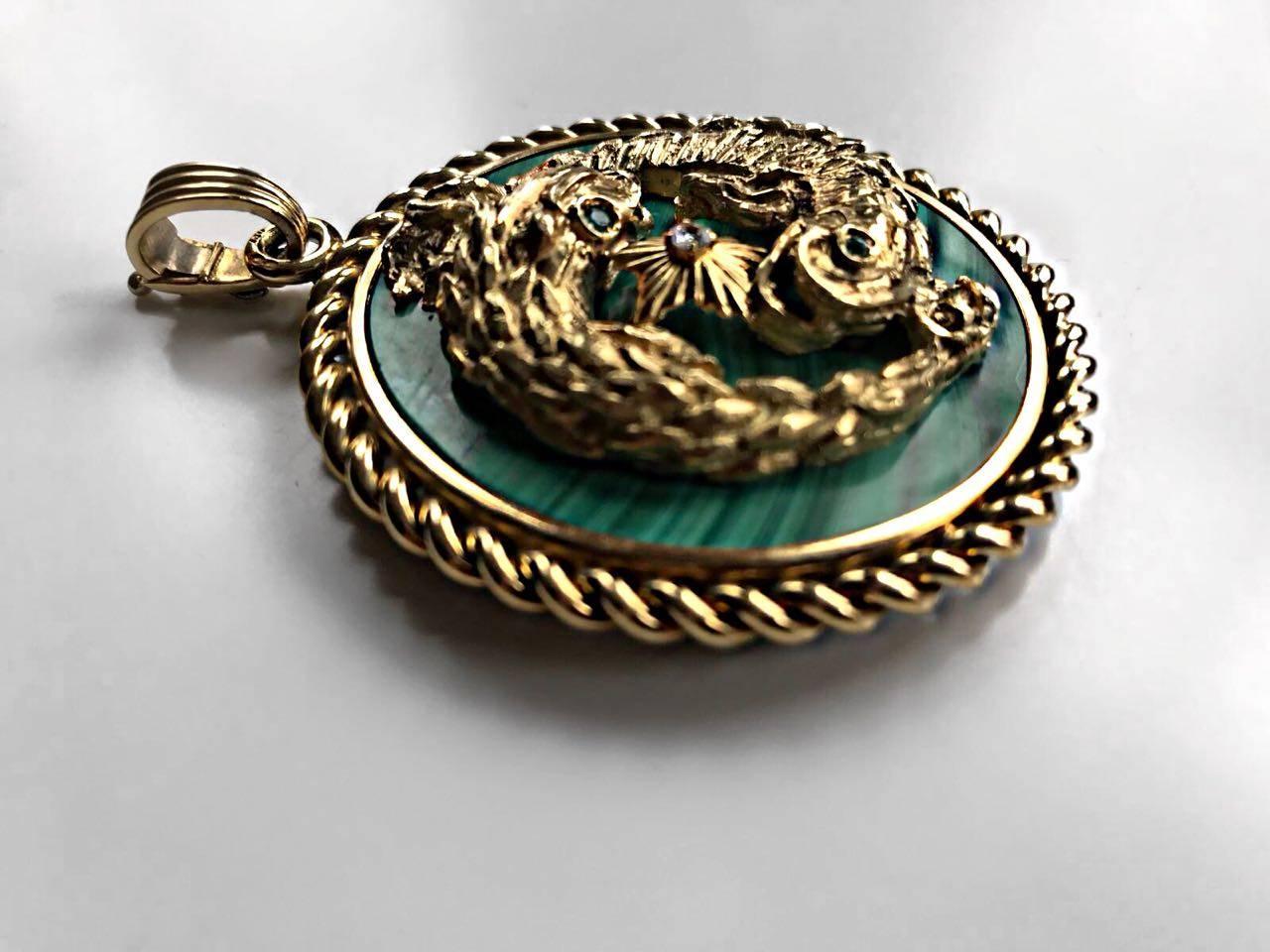 Retro Rare Van Cleef Pisces Zodiac 18 Karat Gold Diamonds Malachite Pendant Necklace For Sale