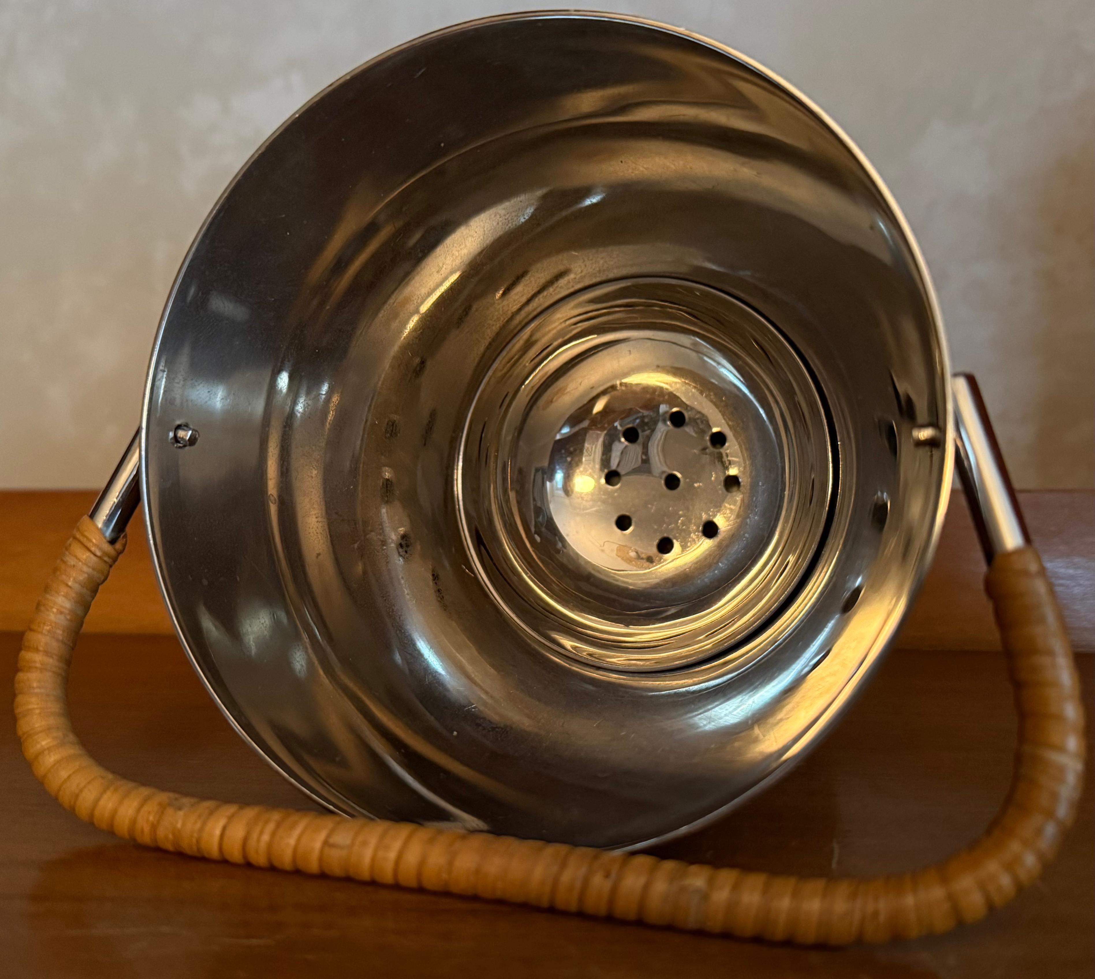 rare variation of carl auböck´s ice bucket no. 3703 with tongs In Good Condition For Sale In Munich, DE