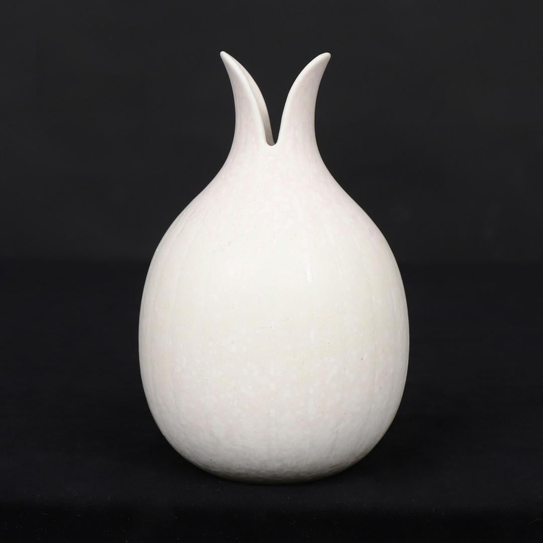 Seltene 'ARM'-Vase des schwedischen Keramikers Gunnar Nylund, 1950er Jahre, Mitte des Jahrhunderts  (Glasiert) im Angebot