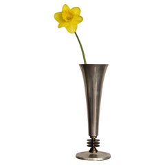 Seltene Vase aus Zinn und Messing von GAB, Swedish Grace / Art Deco, selten.
