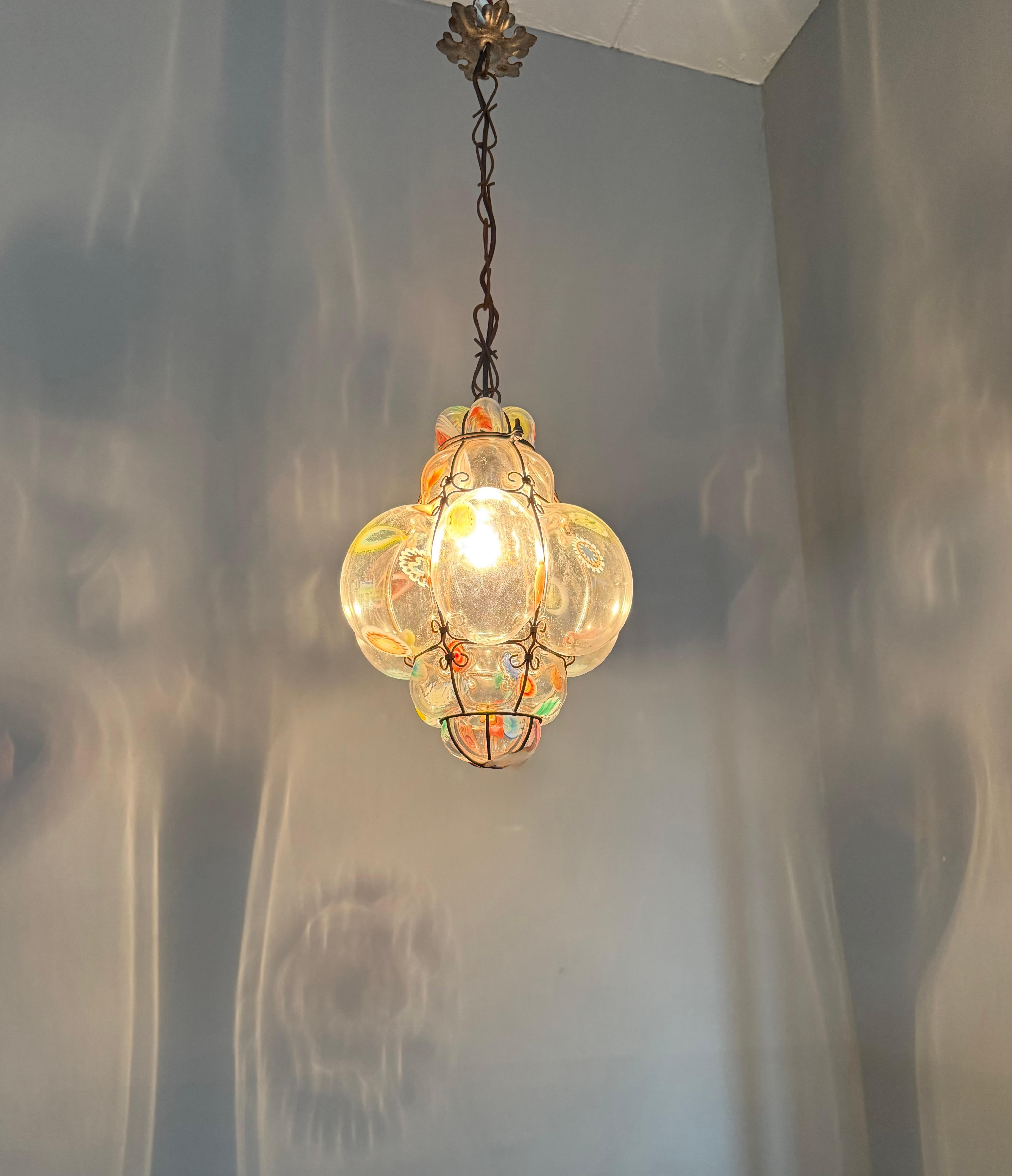 Rara lampada a sospensione di Murano Millefiori in vetro soffiato a bocca con cornice Seguso in vendita 8