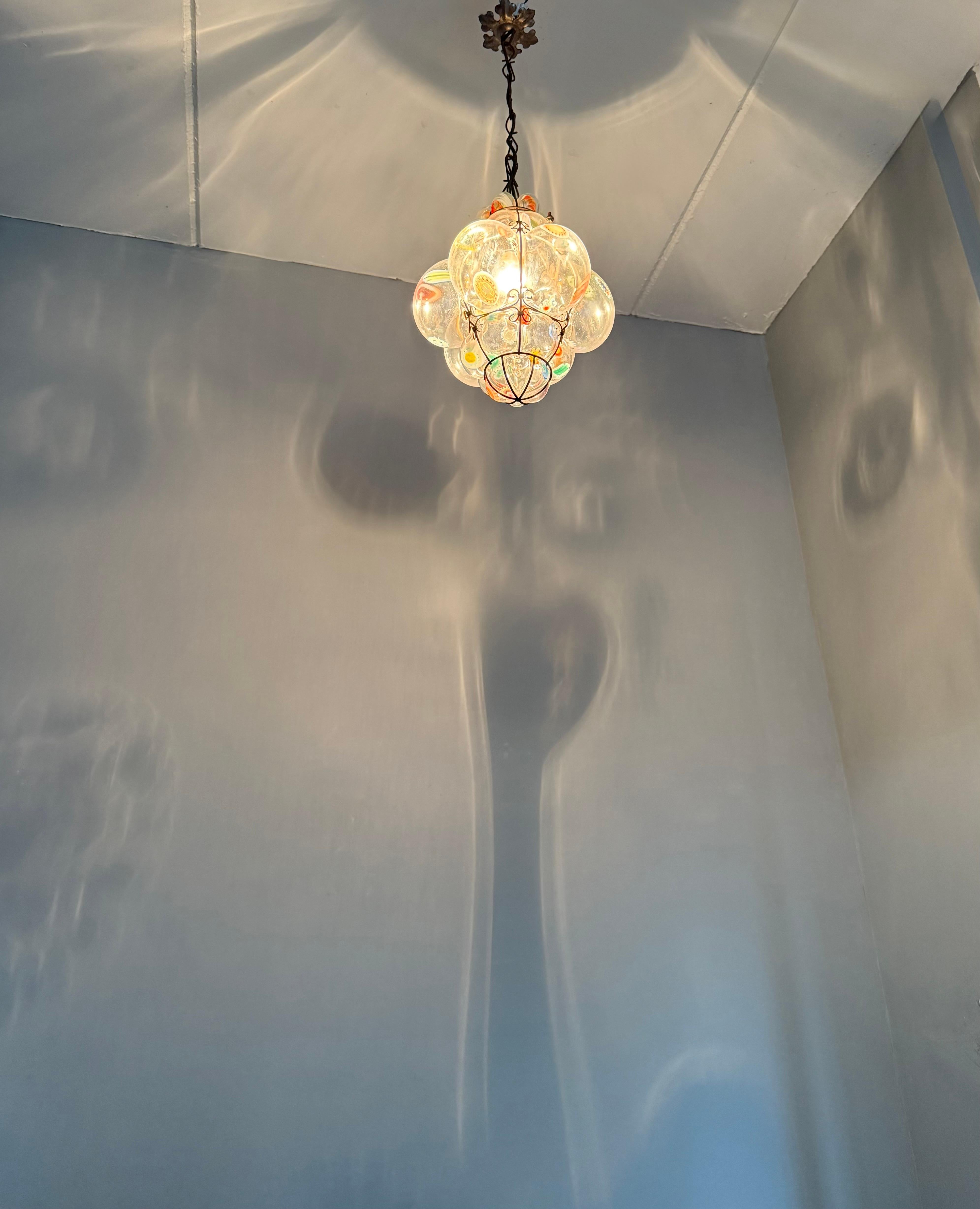 Rara lampada a sospensione di Murano Millefiori in vetro soffiato a bocca con cornice Seguso in vendita 10