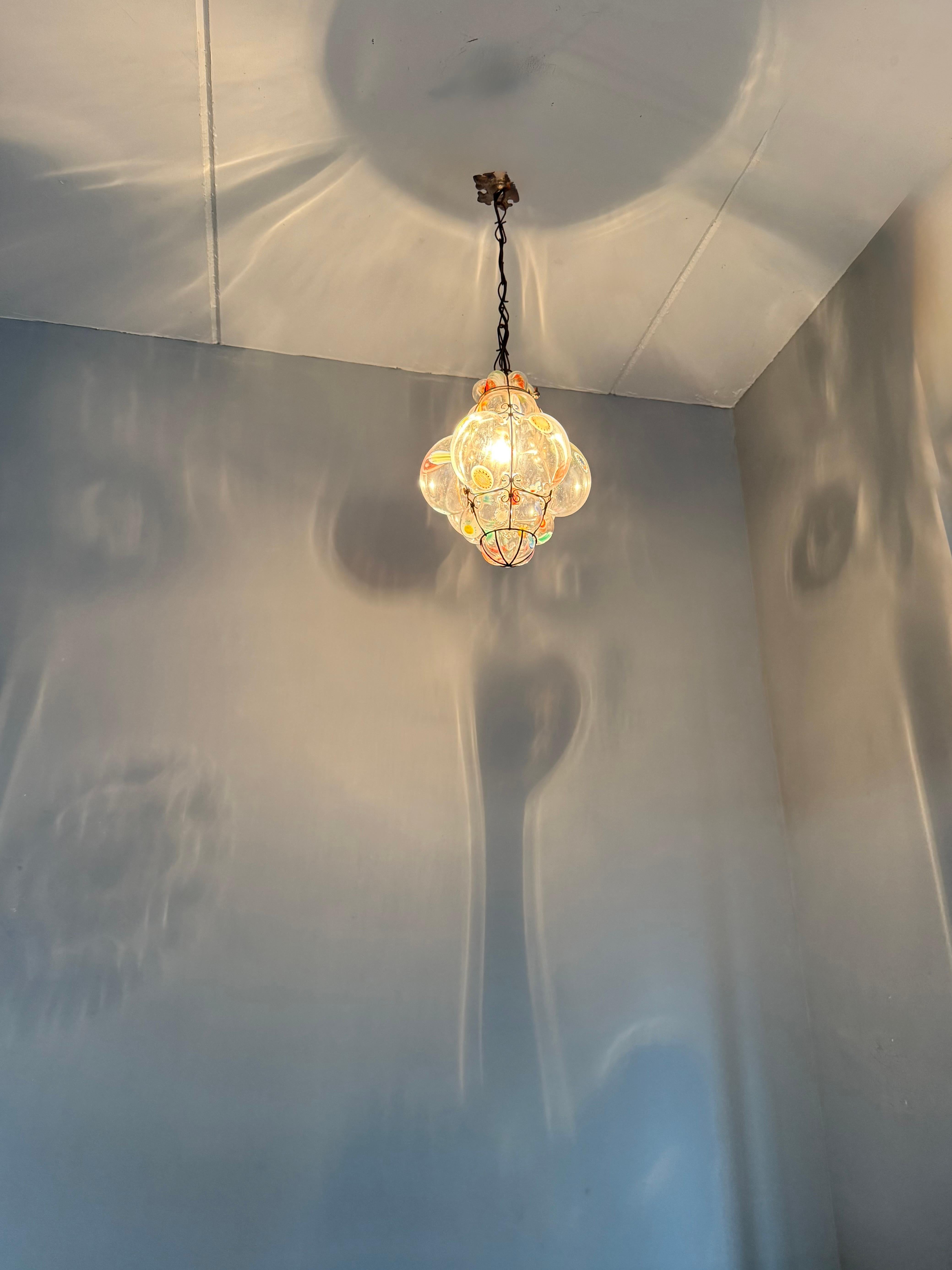 Rara lampada a sospensione di Murano Millefiori in vetro soffiato a bocca con cornice Seguso in vendita 11