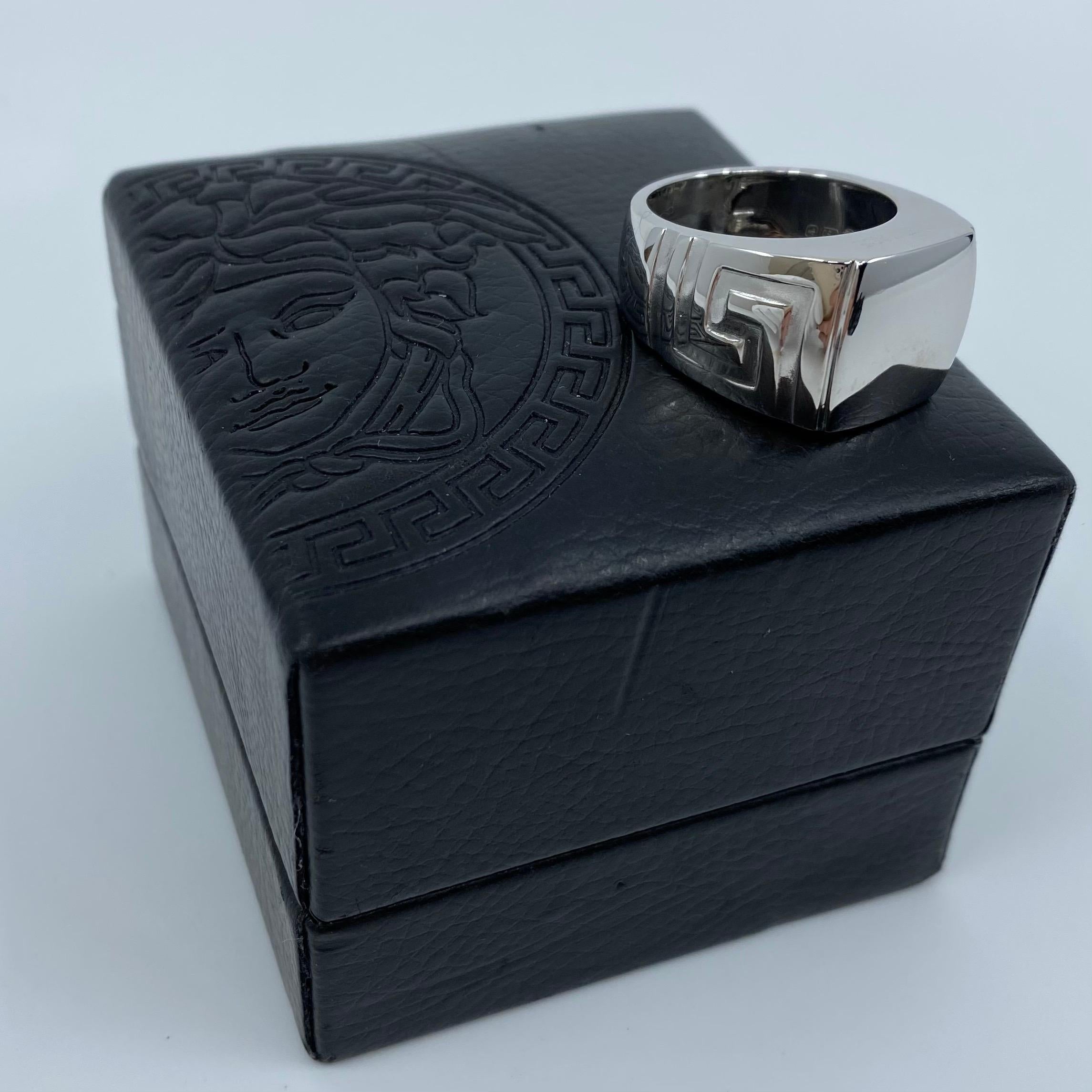 versace gold ring 18k