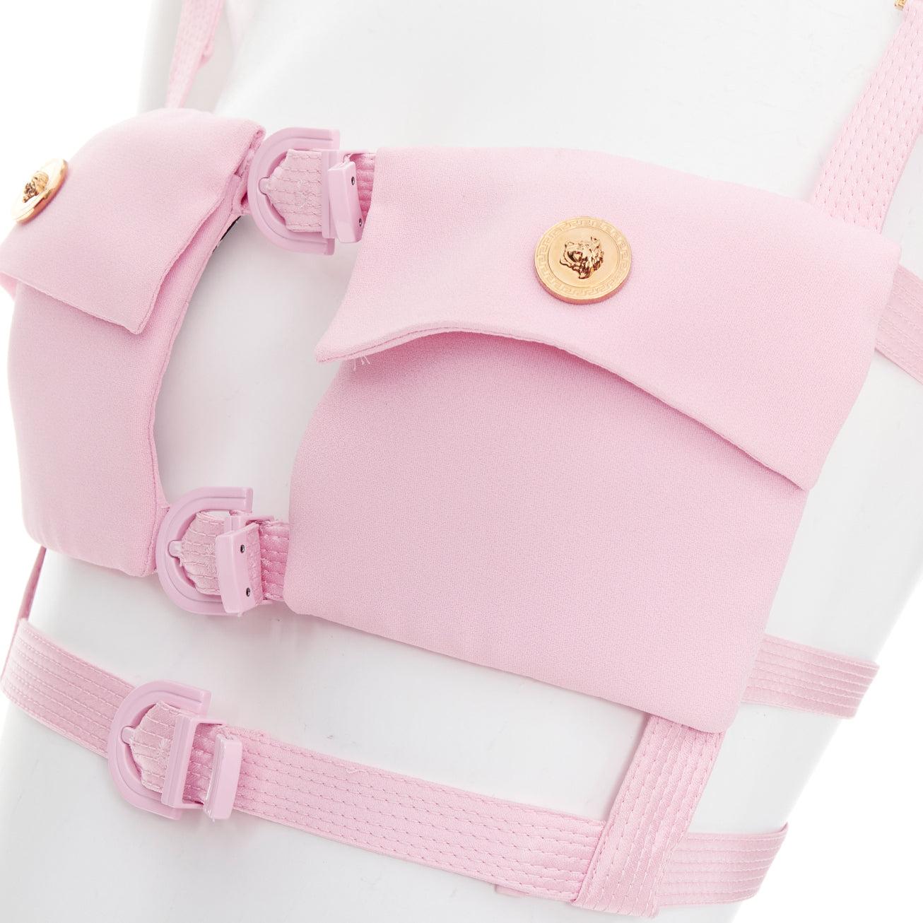 Rose rare VERSACE Lipa 2023 La Vacanza Runway pink bondage Enver top IT42 M en vente