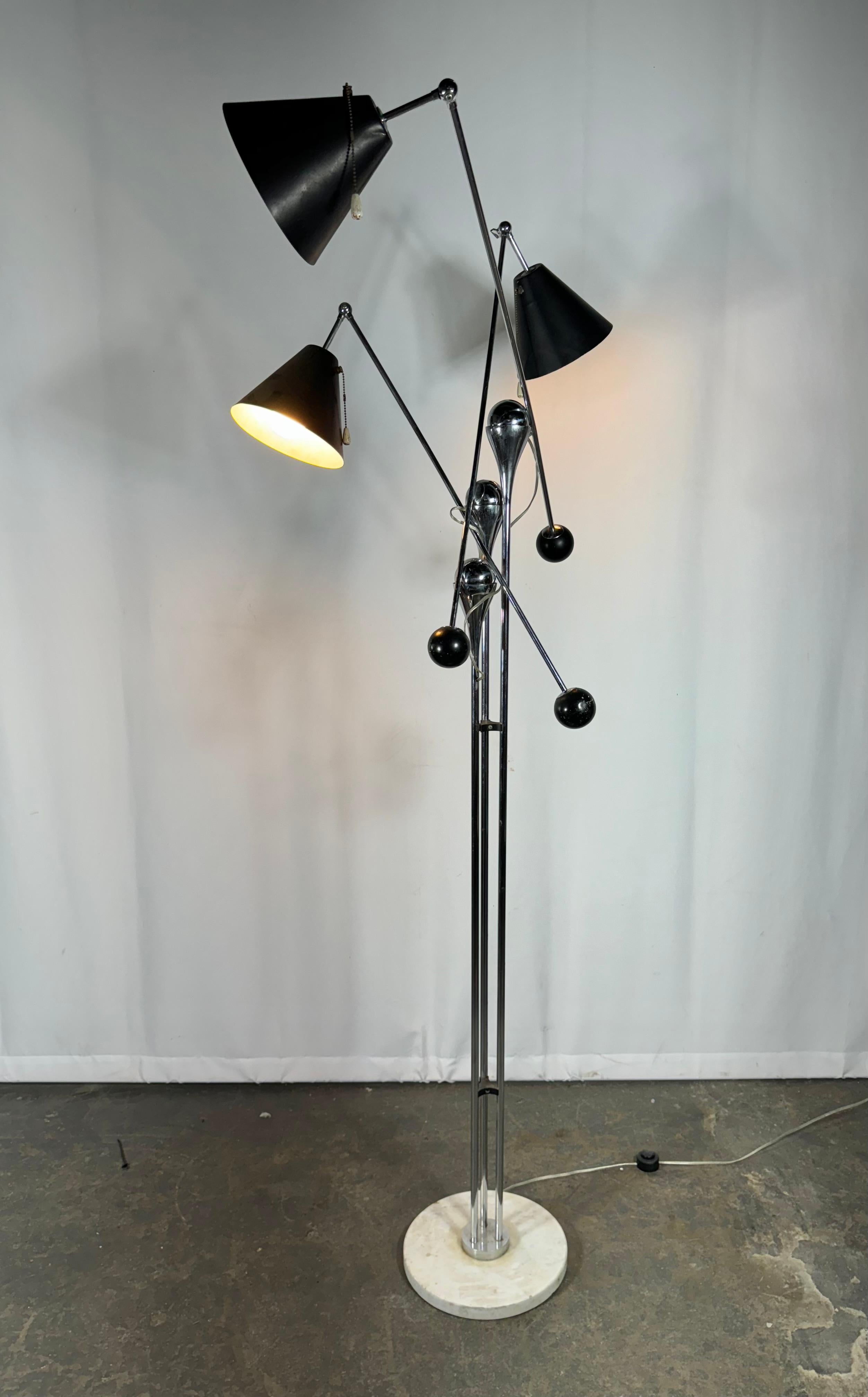 Rare Version Arredoluce Triennale mod. 14028 / Angelo Lelii , Lampada da terra For Sale 4