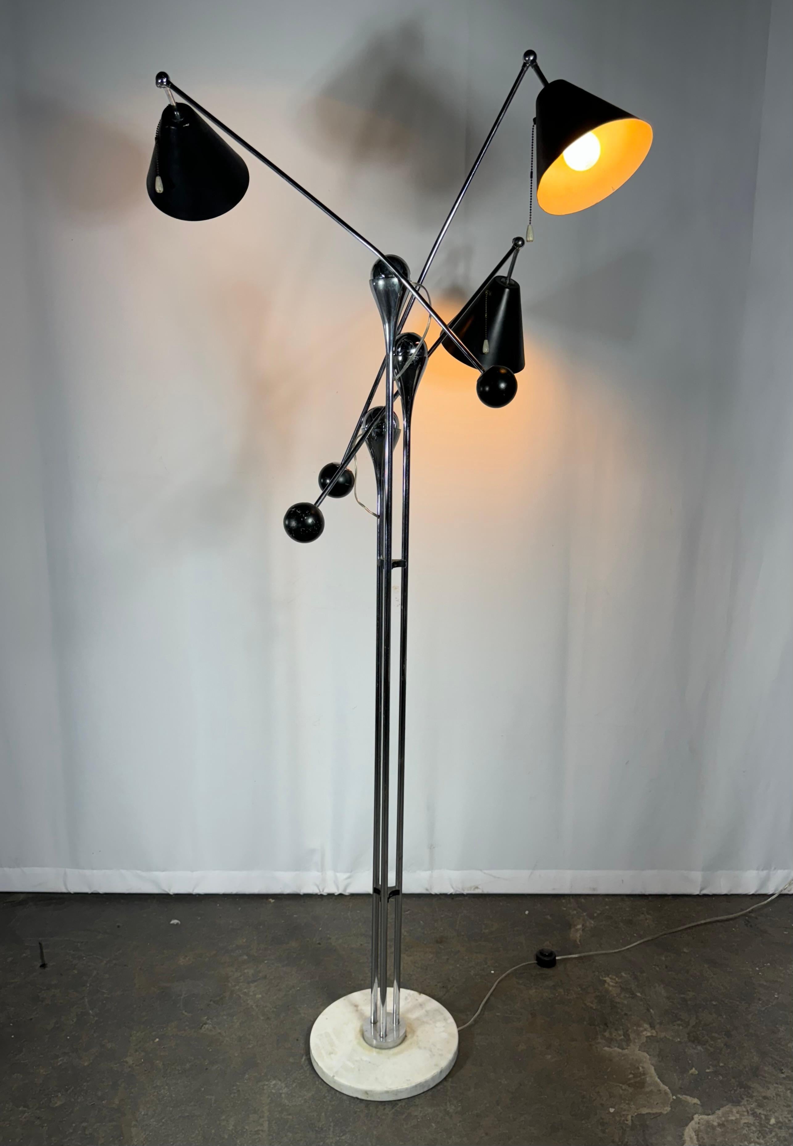 Rare Version Arredoluce Triennale mod. 14028 / Angelo Lelii , Lampada da terra For Sale 5