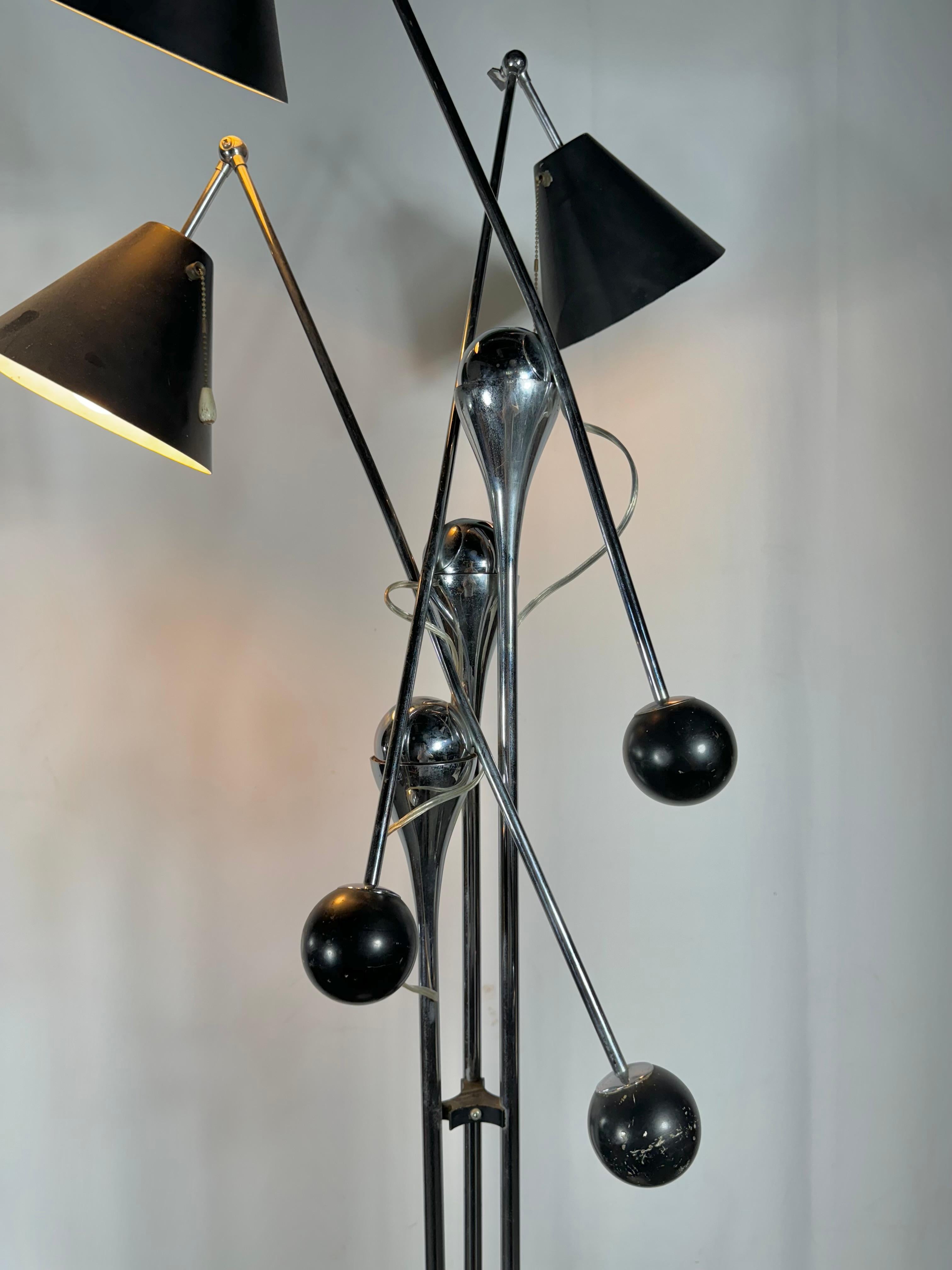Seltene Version Arredoluce Triennale mod. 14028 / Angelo Lelii , Lampada da terra (Italienisch) im Angebot