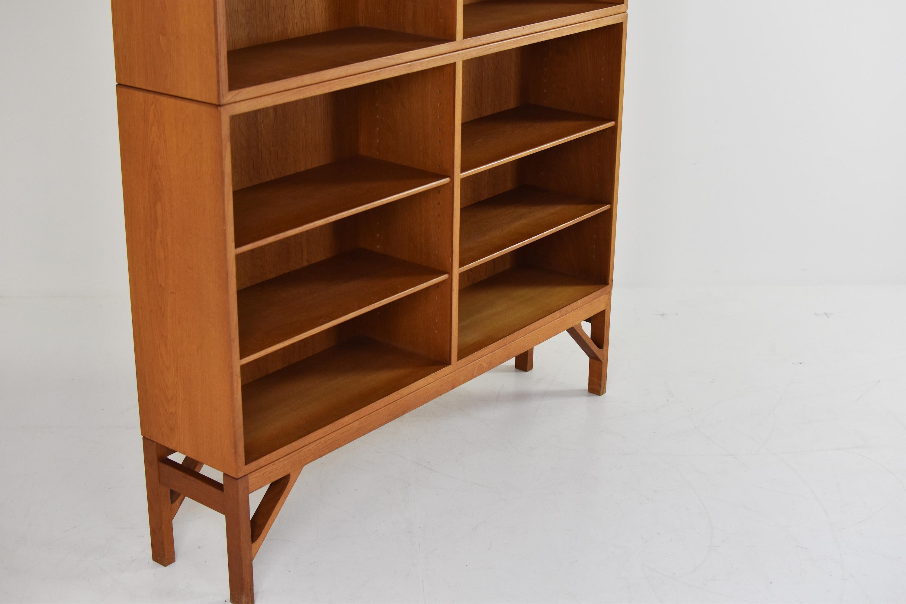 Rare Version of This Bookshelf by Borge Mogensen for FDB Møbler, Denmark, 1960s In Good Condition In Antwerp, BE