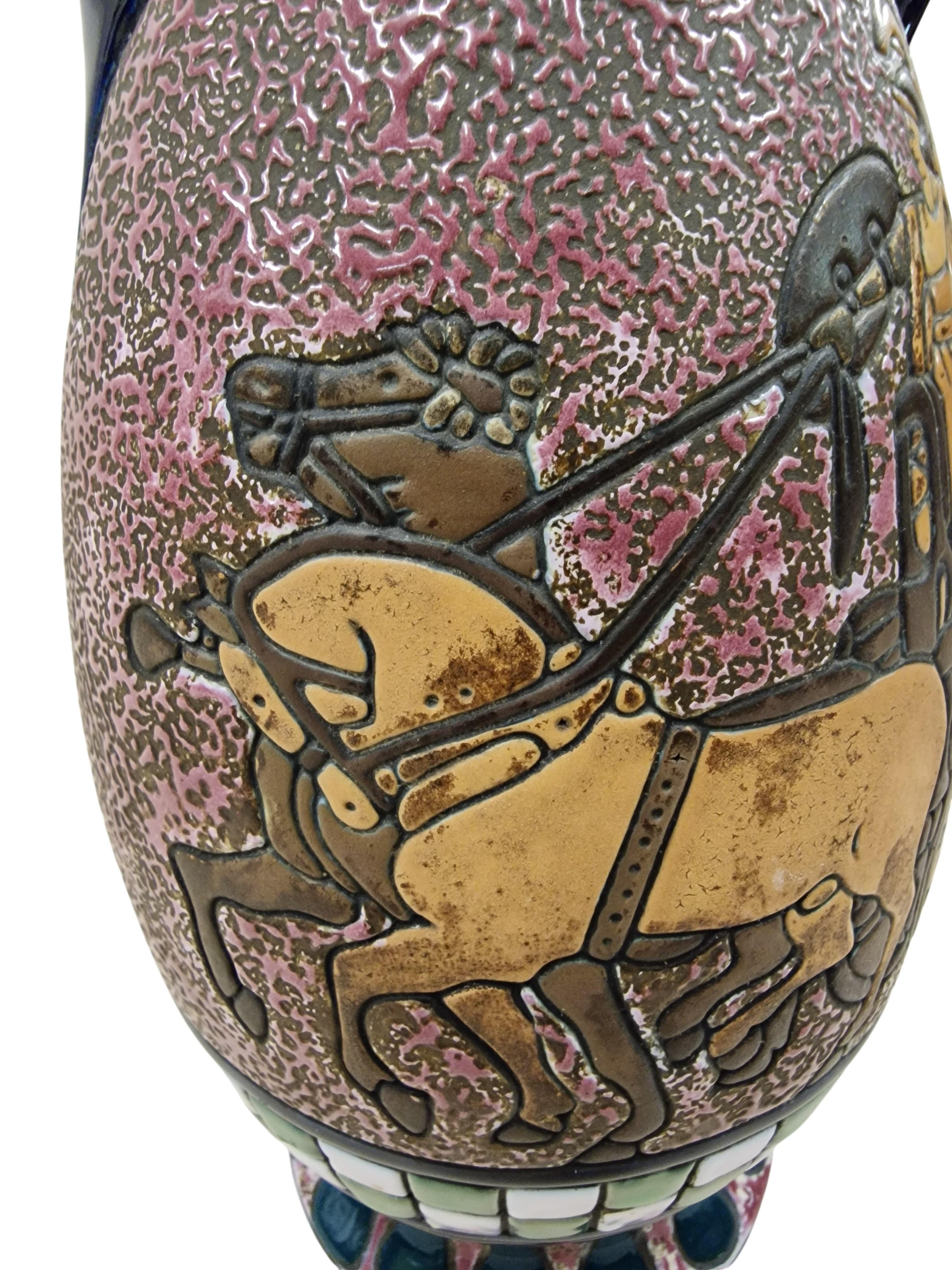 Fait main Rare cruche pivotante très décorative, calèche, 1915 Art Decor, Amphora, République Tchèque en vente