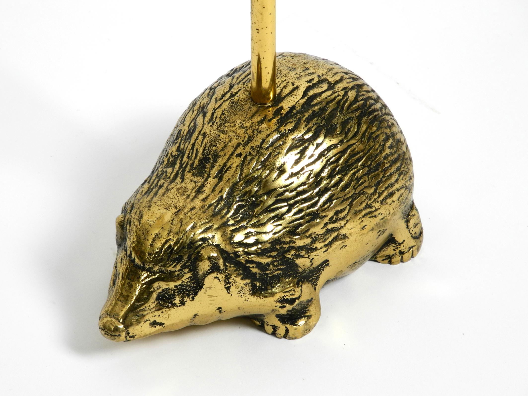 Rare, Very Heavy 1960s Doorstop Made of Solid Brass in the Shape of a Hedgehog In Good Condition In München, DE