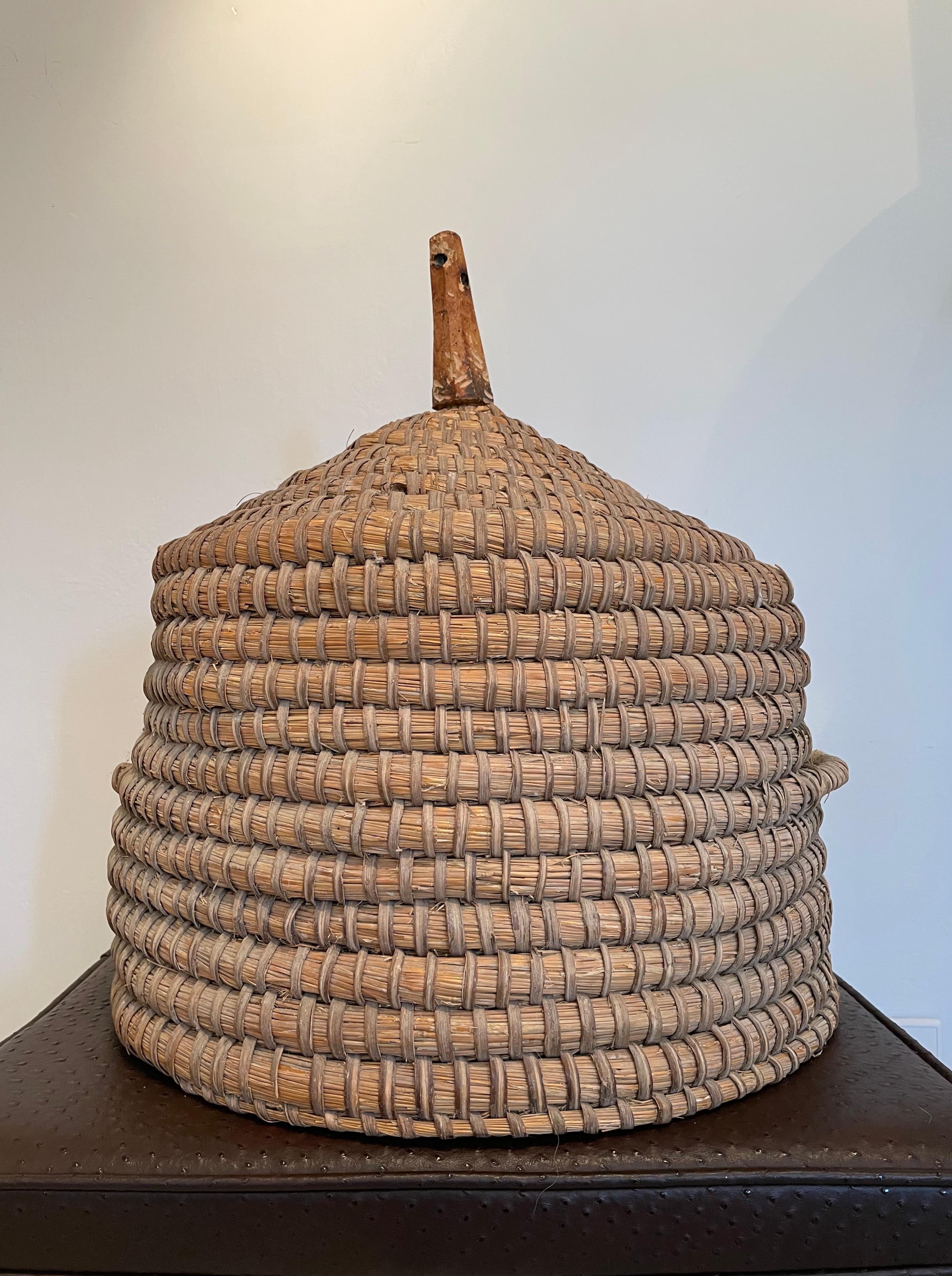 Rare, Very Large 19th C French Handled Bee Skep In Good Condition In Woodbury, CT