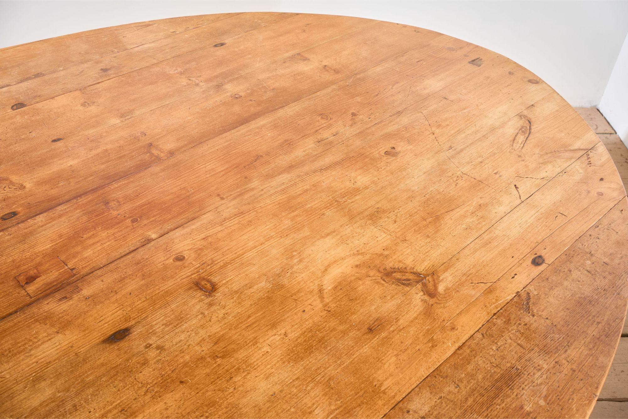 Rare et grande table Vendange en pin du 19ème siècle en vente 8