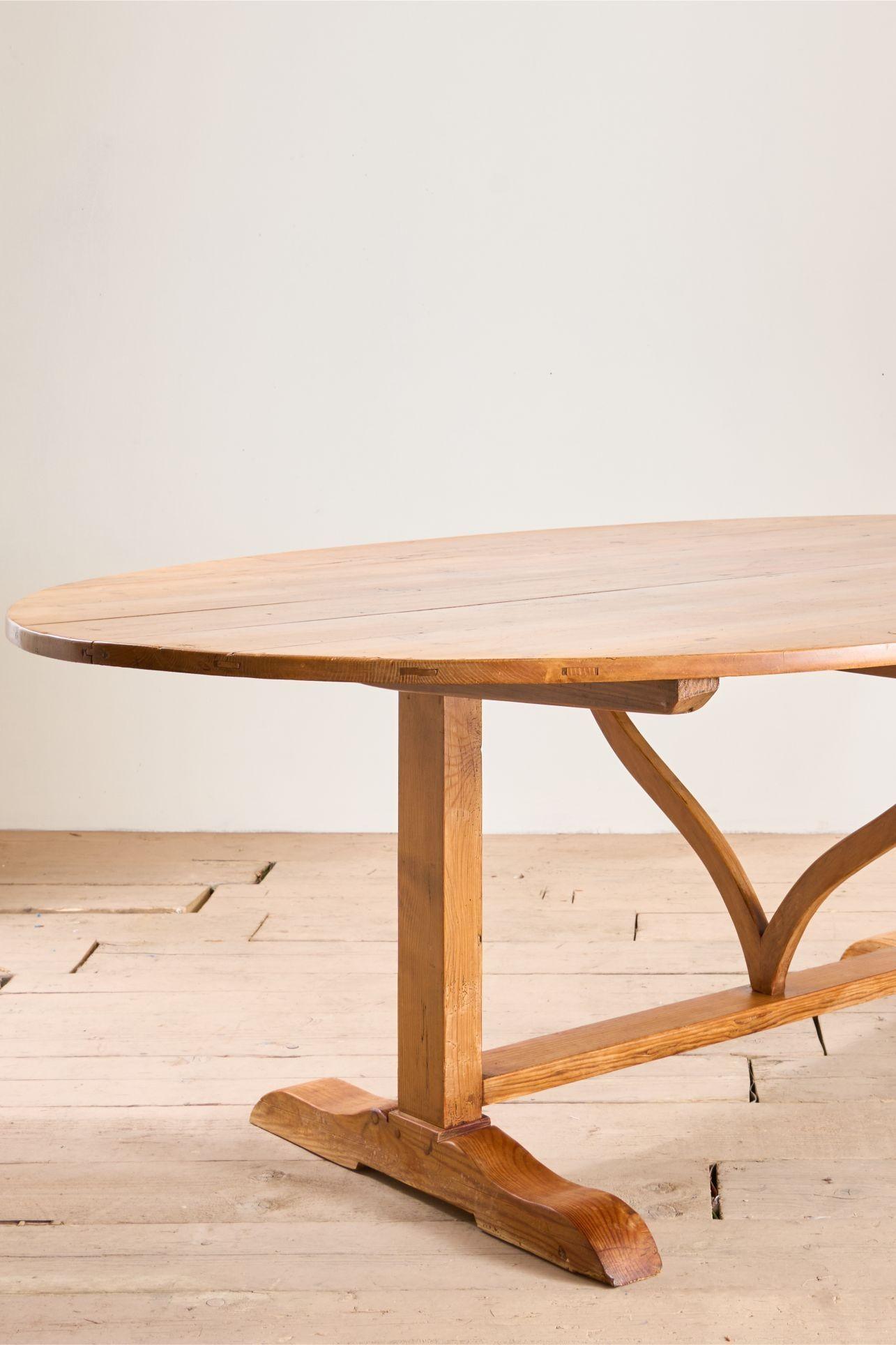 XIXe siècle Rare et grande table Vendange en pin du 19ème siècle en vente