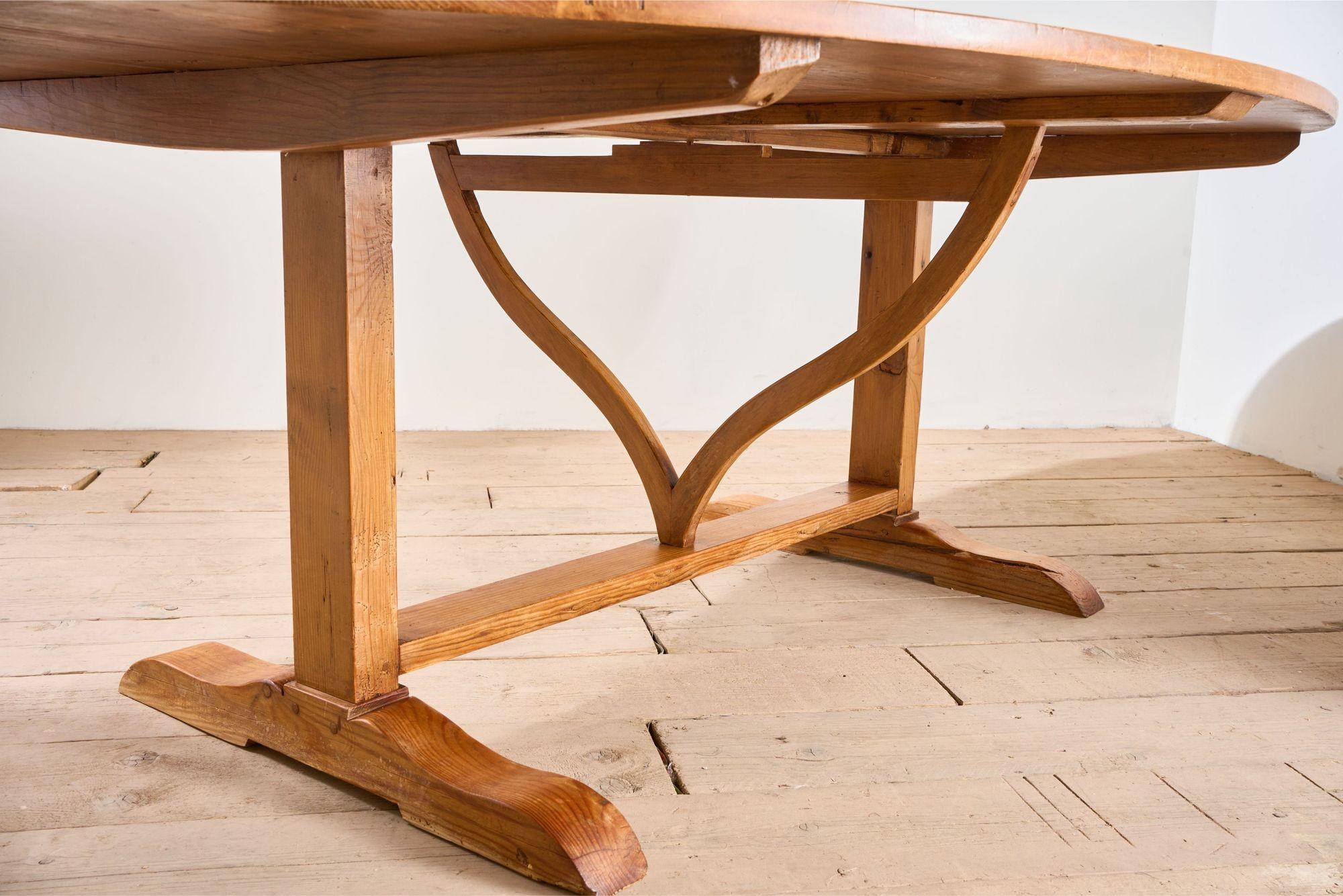 Rare et grande table Vendange en pin du 19ème siècle en vente 2