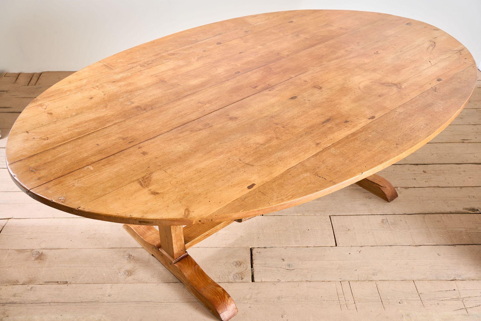 Rare et grande table Vendange en pin du 19ème siècle en vente 4