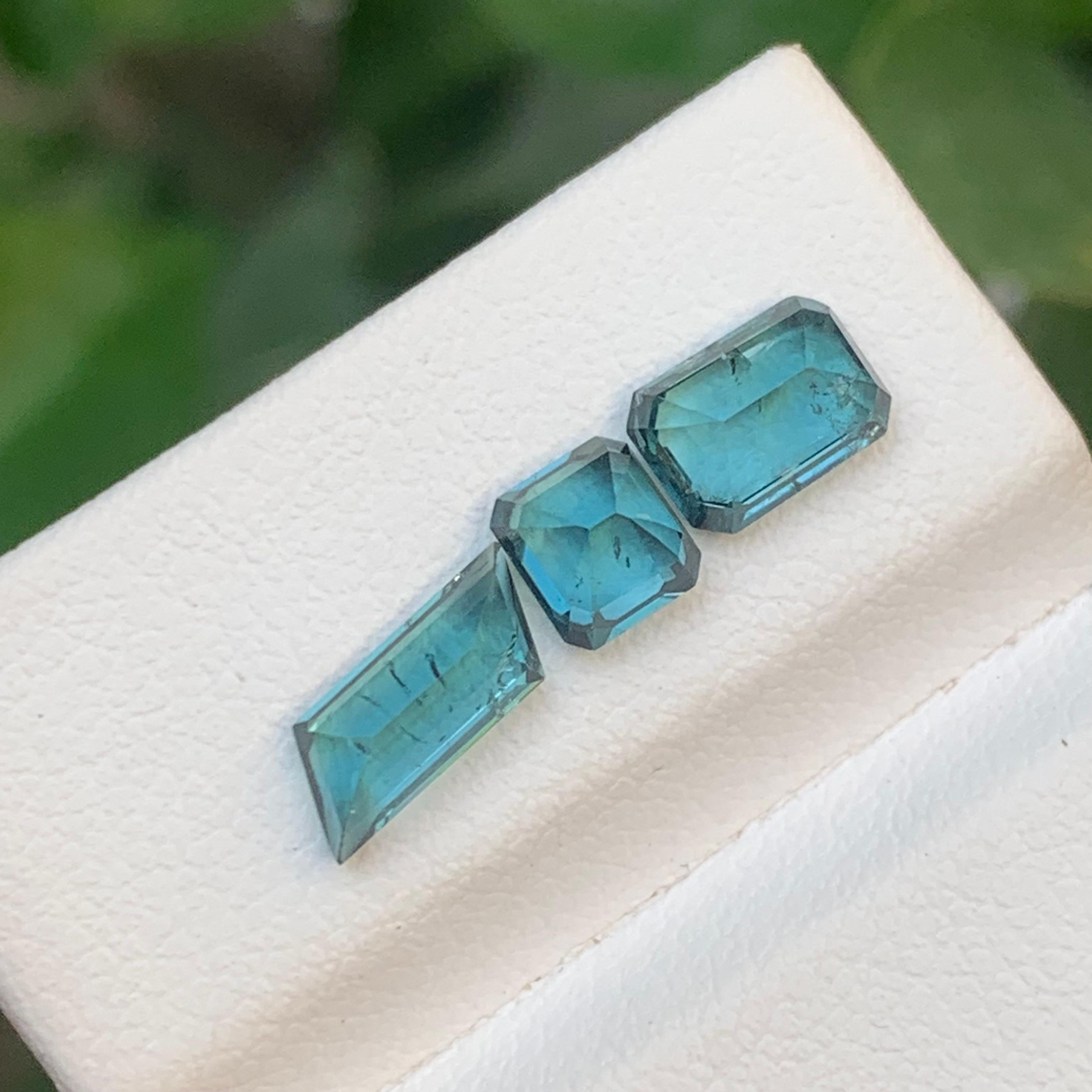 Rare Vibrant Blue Natural Tourmaline Gemstones, 2.60 Ct Emerald Cut for Jewelry In New Condition For Sale In Peshawar, PK