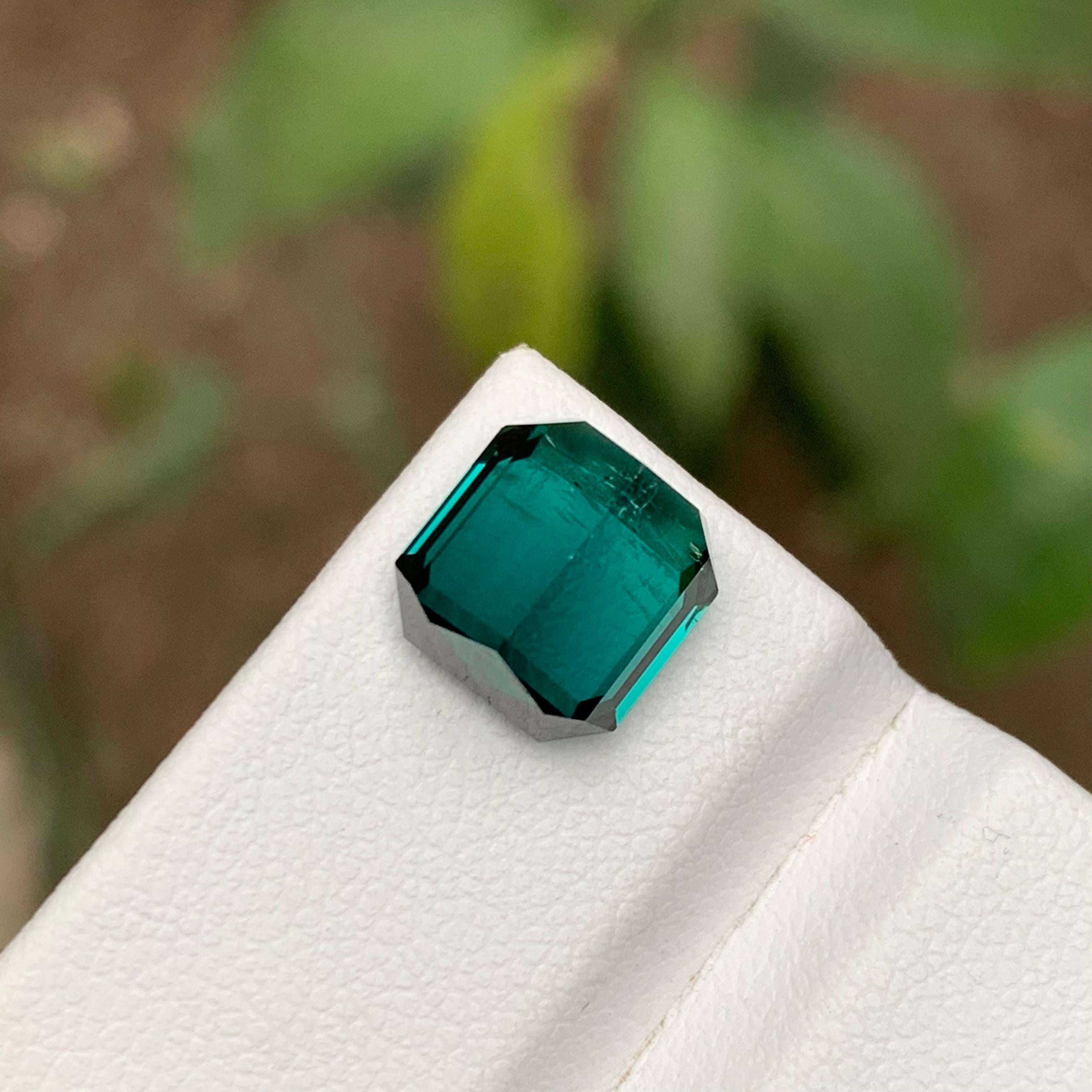 Rare Vibrant Lagoon Greenish Blue Tourmaline Gemstone, 4.20 Ct Emerald Cut-Ring For Sale 3
