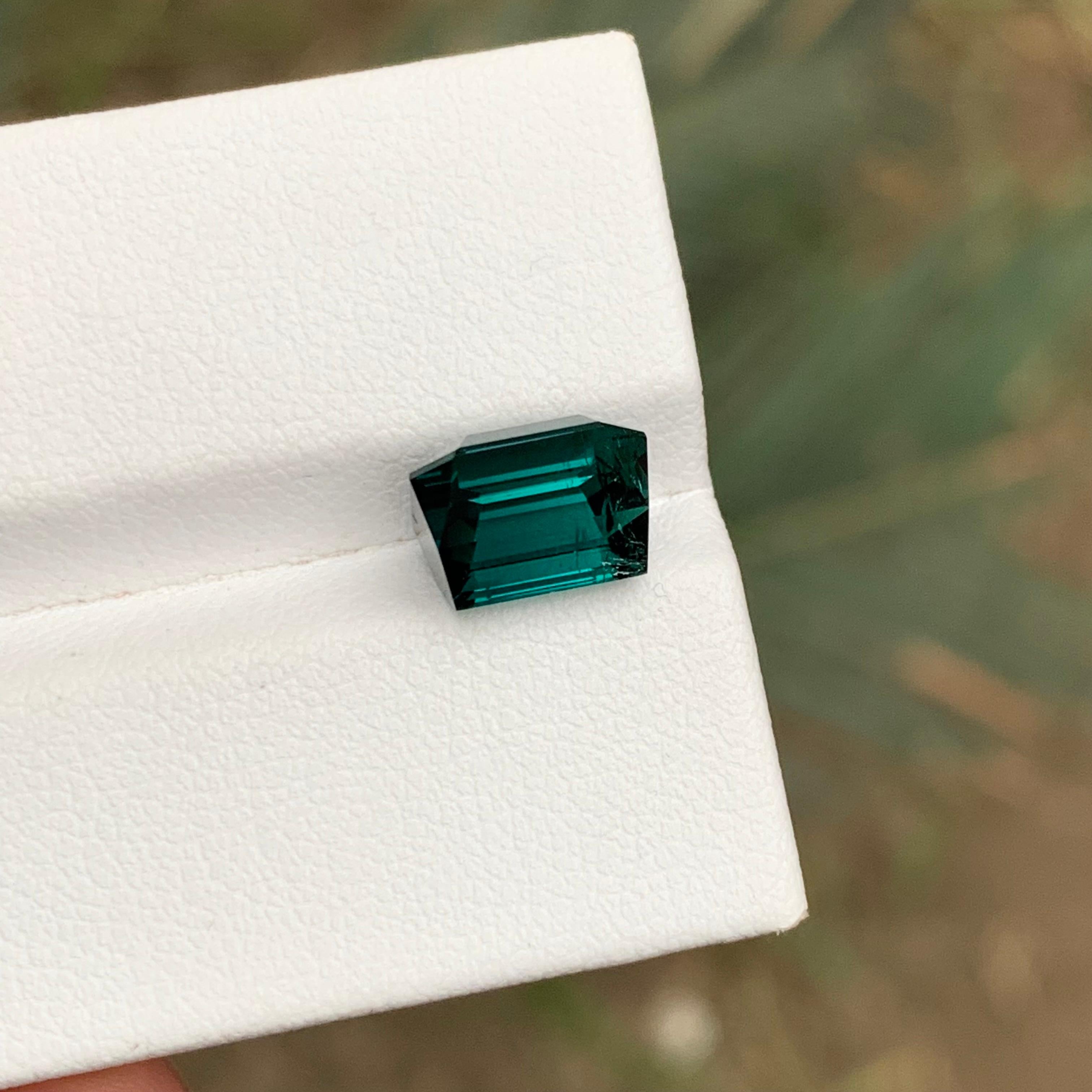 Rare Vibrant Lagoon Greenish Blue Tourmaline Gemstone, 4.20 Ct Emerald Cut-Ring For Sale 4