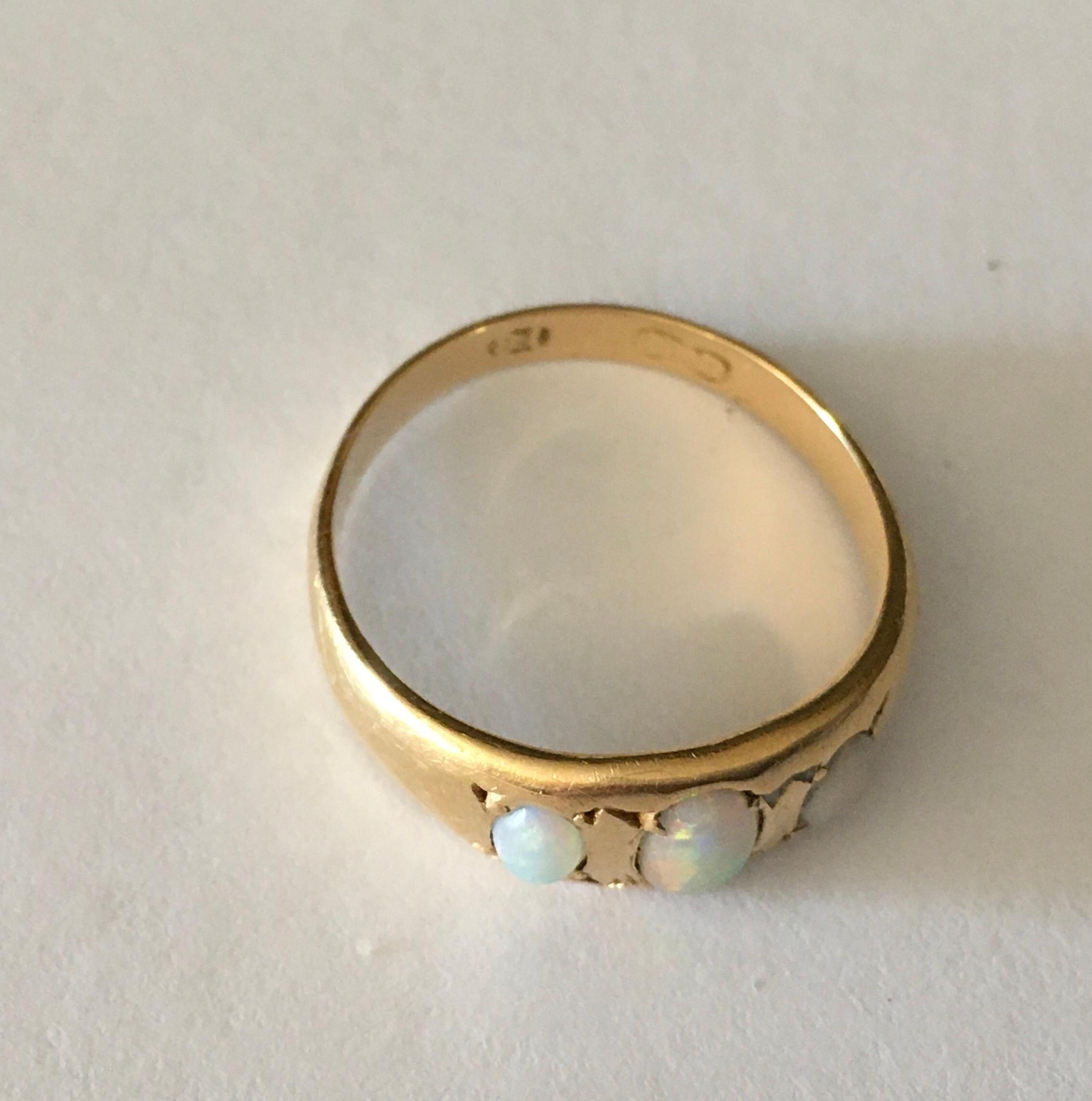 Seltener viktorianischer 18 kt Gold und Opal Zigeunerring im Zustand „Gut“ in Dordogne, FR