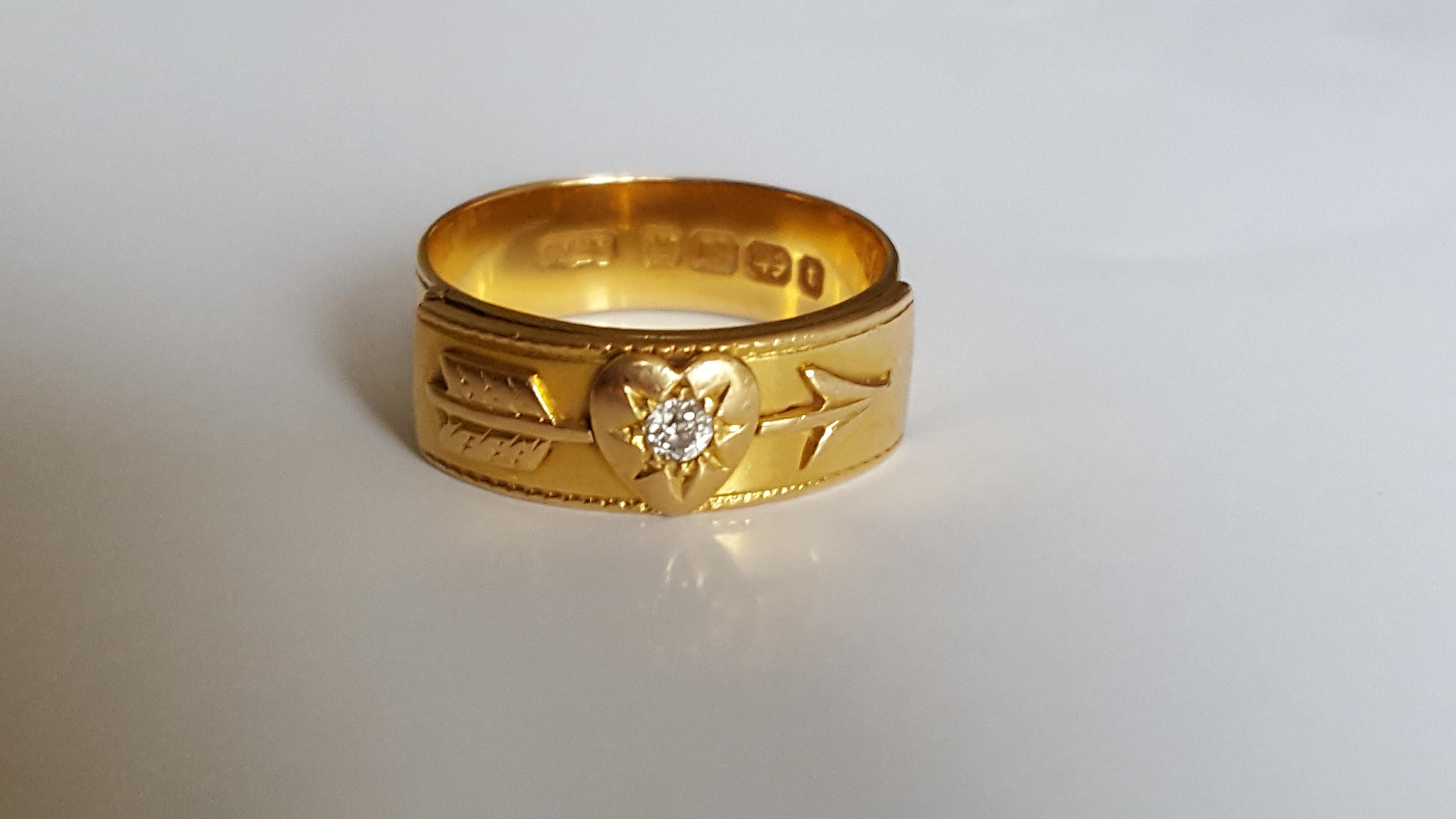 A Rare Victorian 18 Carat Gold and Diamond MIZPAH locket ring. English origin.
Size M UK, 6.5 US
Width 6mm.
Full English Birmingham hallmark for 18 Carat Gold and dated 1893.
In perfect working order.