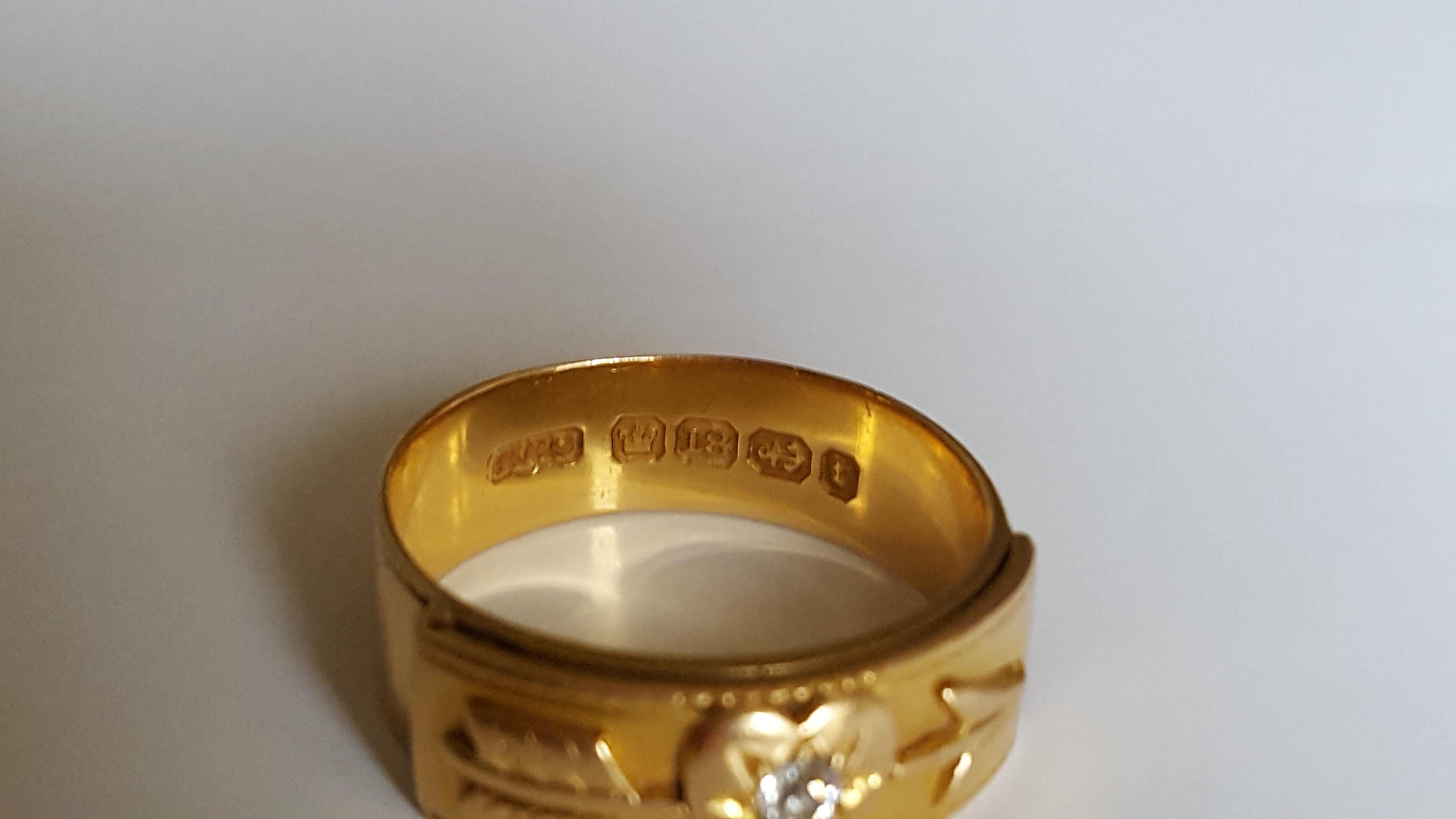 Rare Victorian 18 Karat Gold and Diamond MIZPAH Locket Ring In Excellent Condition In Boston, Lincolnshire