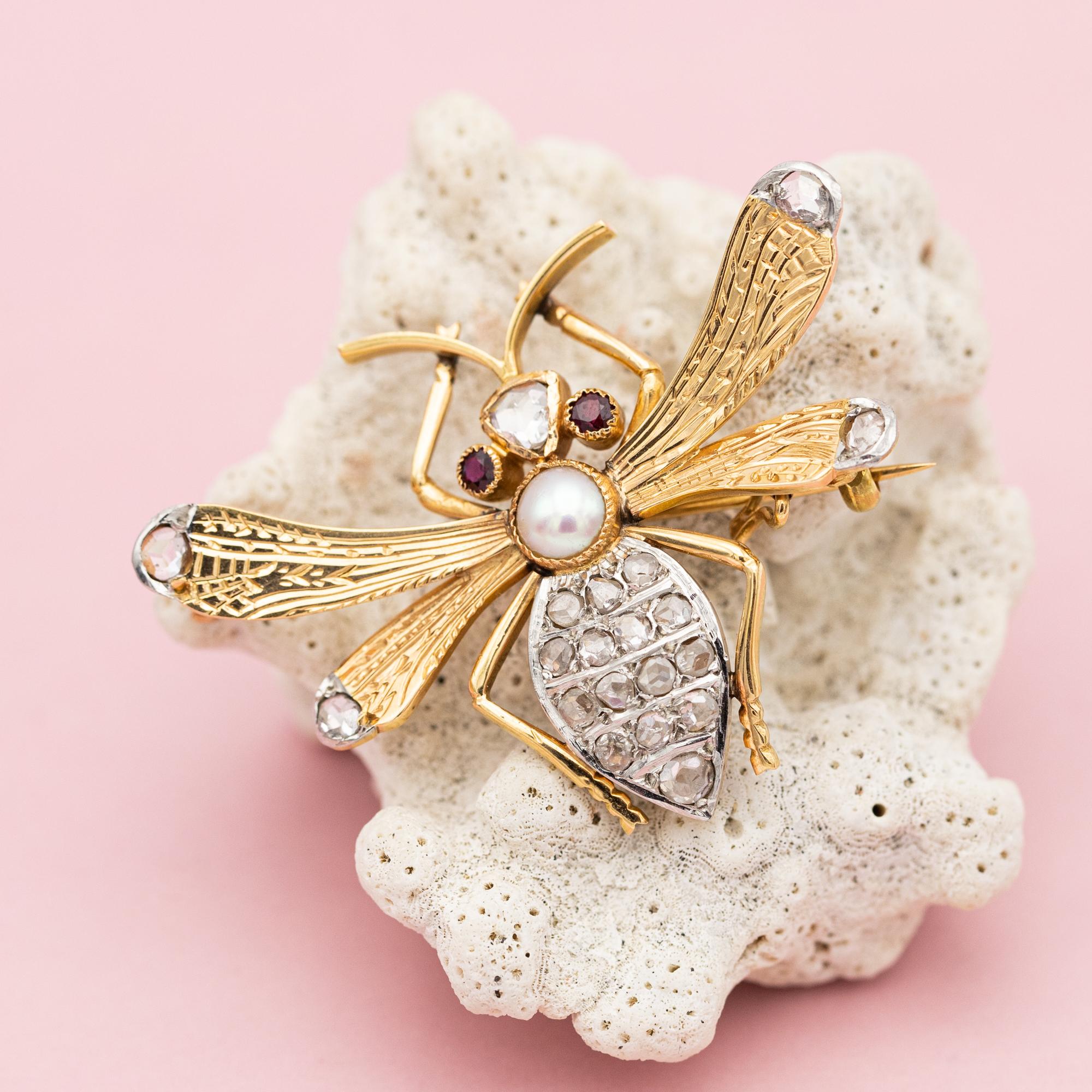 Rare Victorian brooch - 18 K Yellow gold Queen Bee set with rose cut diamond In Good Condition In Antwerp, BE