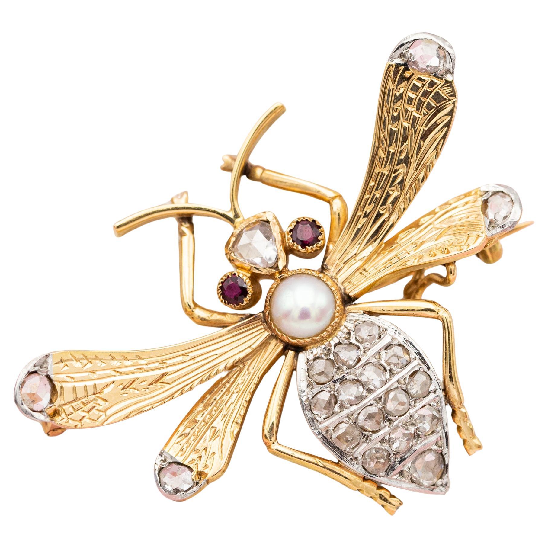 Rare Victorian brooch - 18 K Yellow gold Queen Bee set with rose cut diamond