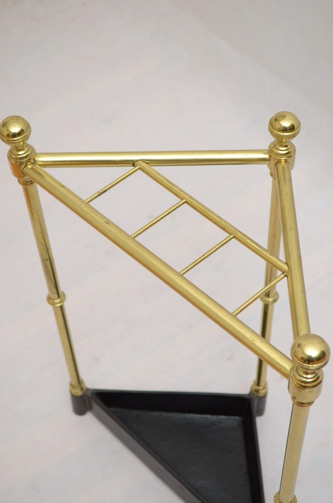 Rare Victorian Corner Umbrella Stand with Serial Number Stamp In Good Condition For Sale In High Peak, GB
