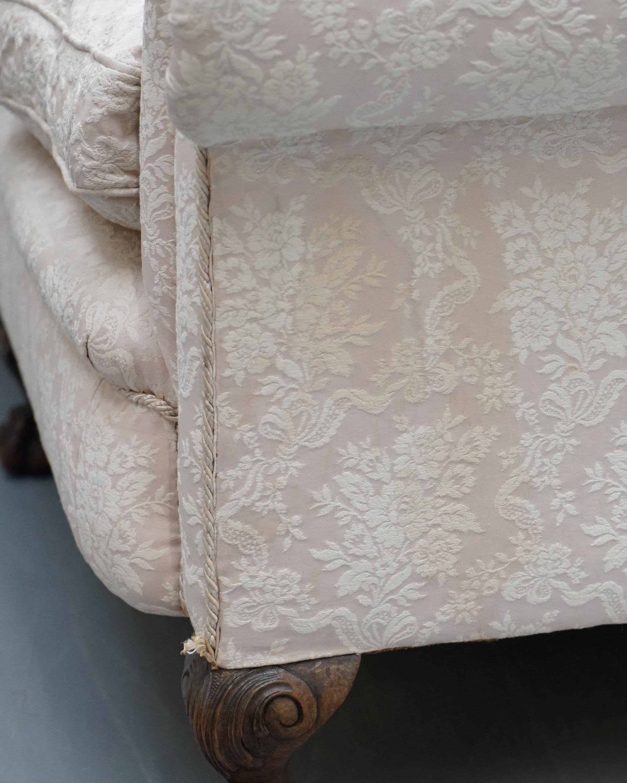 Seltene viktorianische Damast-Polsterung Nussbaum geschnitzt Löwen Pfoten Füße Sofa Sessel Suite im Angebot 5