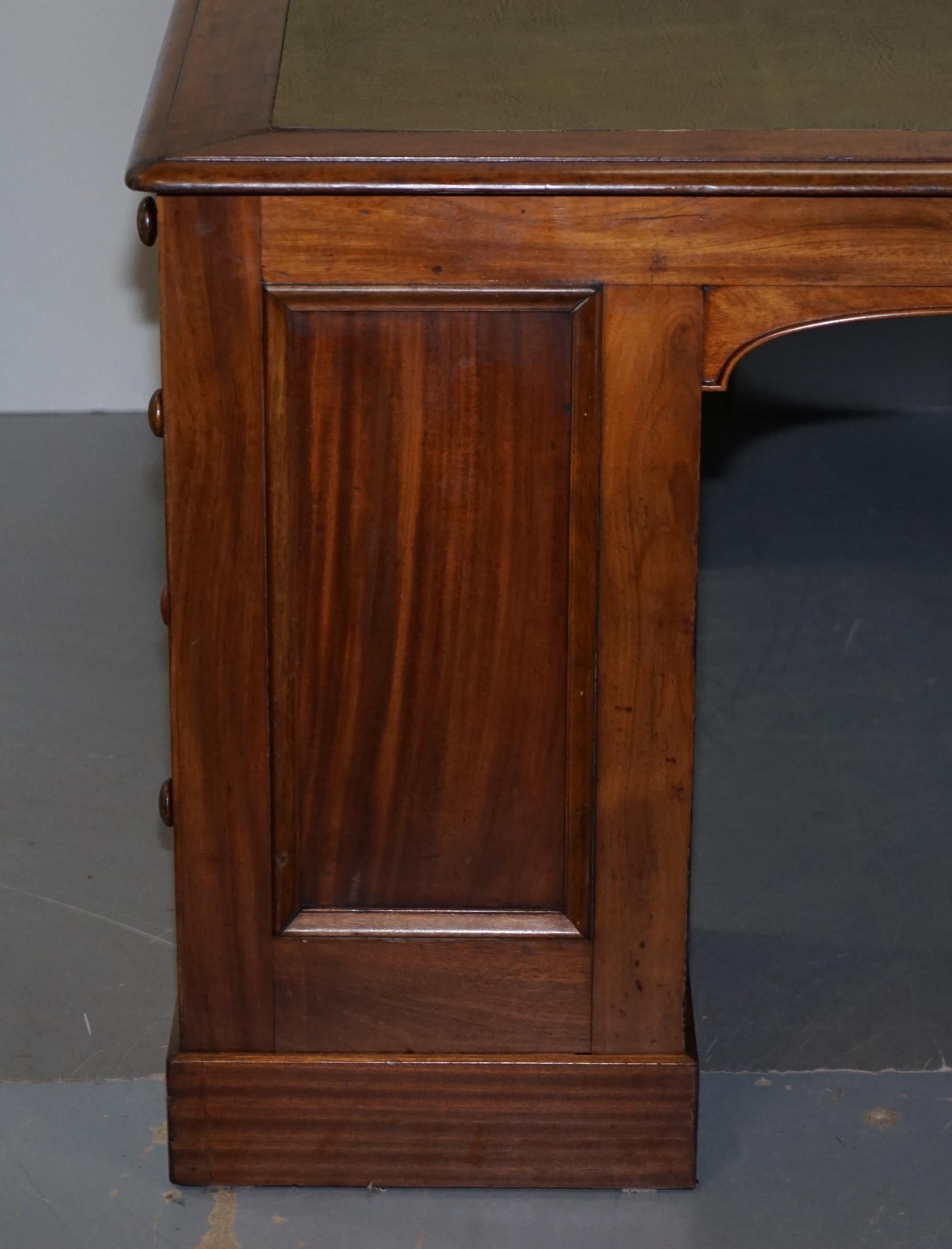 Rare Victorian Four-Sided Quad Pedestal Desk in Flamed Hardwood Green Leather For Sale 4