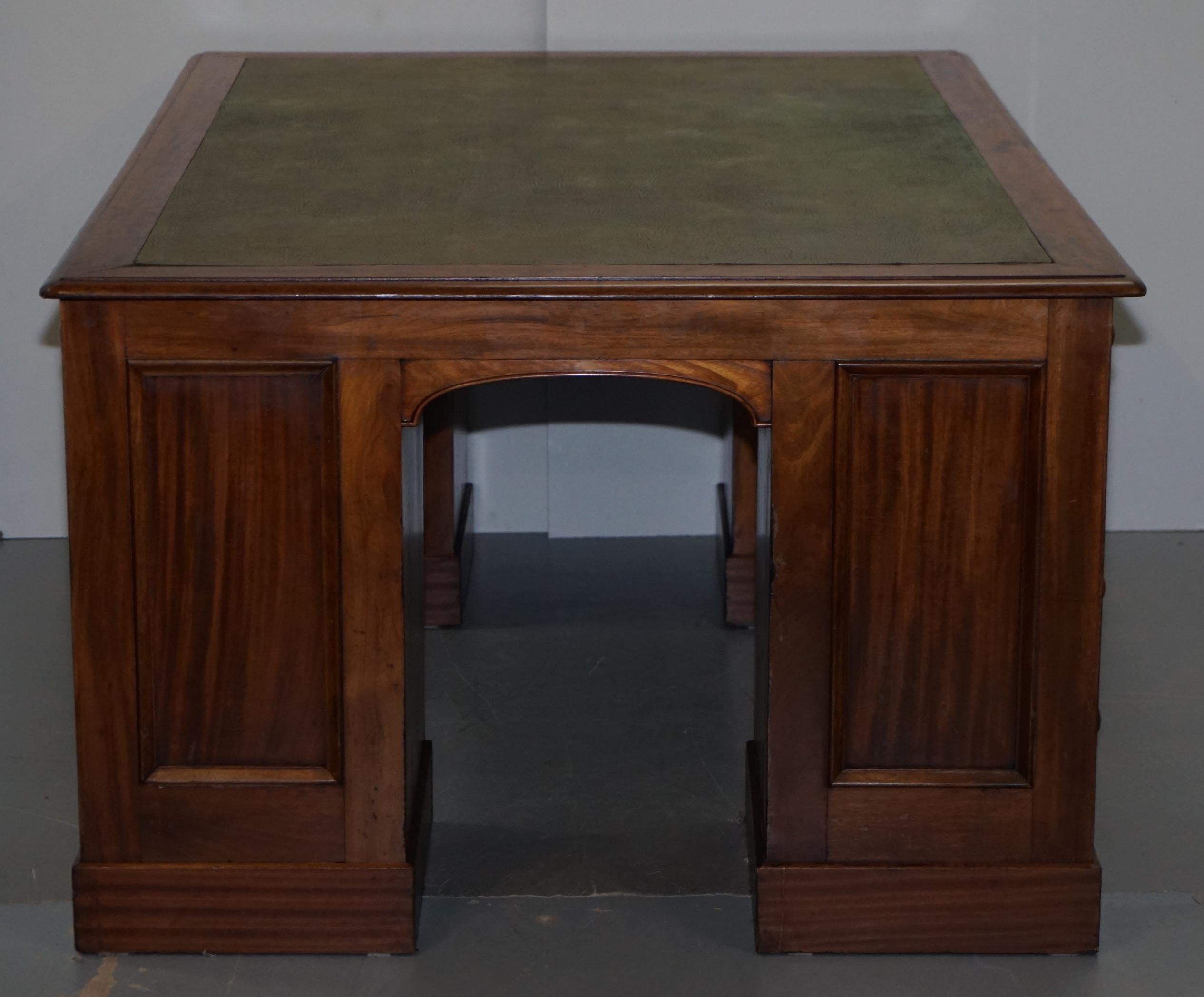 Rare Victorian Four-Sided Quad Pedestal Desk in Flamed Hardwood Green Leather For Sale 3
