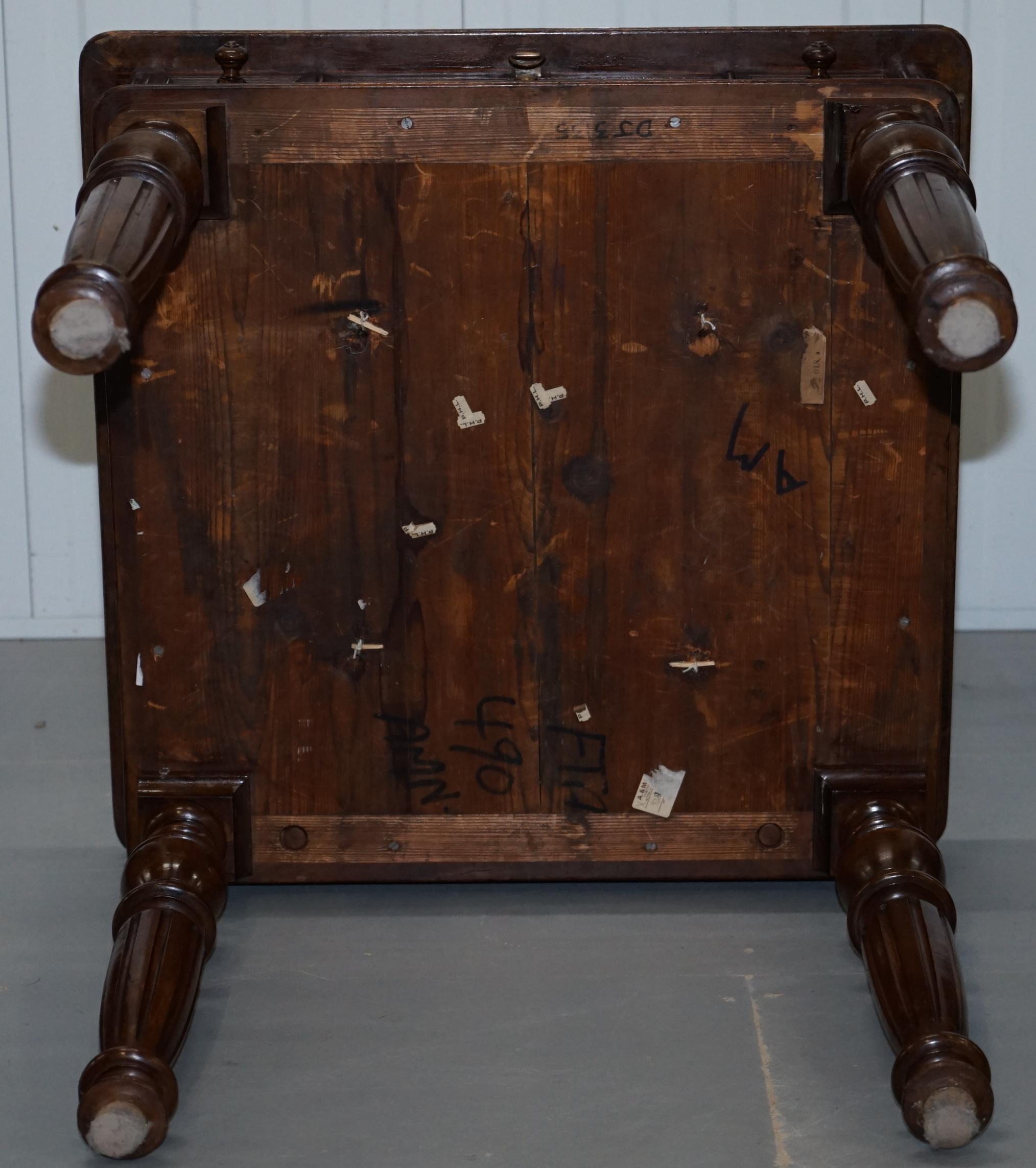 Rare table de jeu victorienne, circa 1840, tiroirs moyens secrets et boutons en vente 11