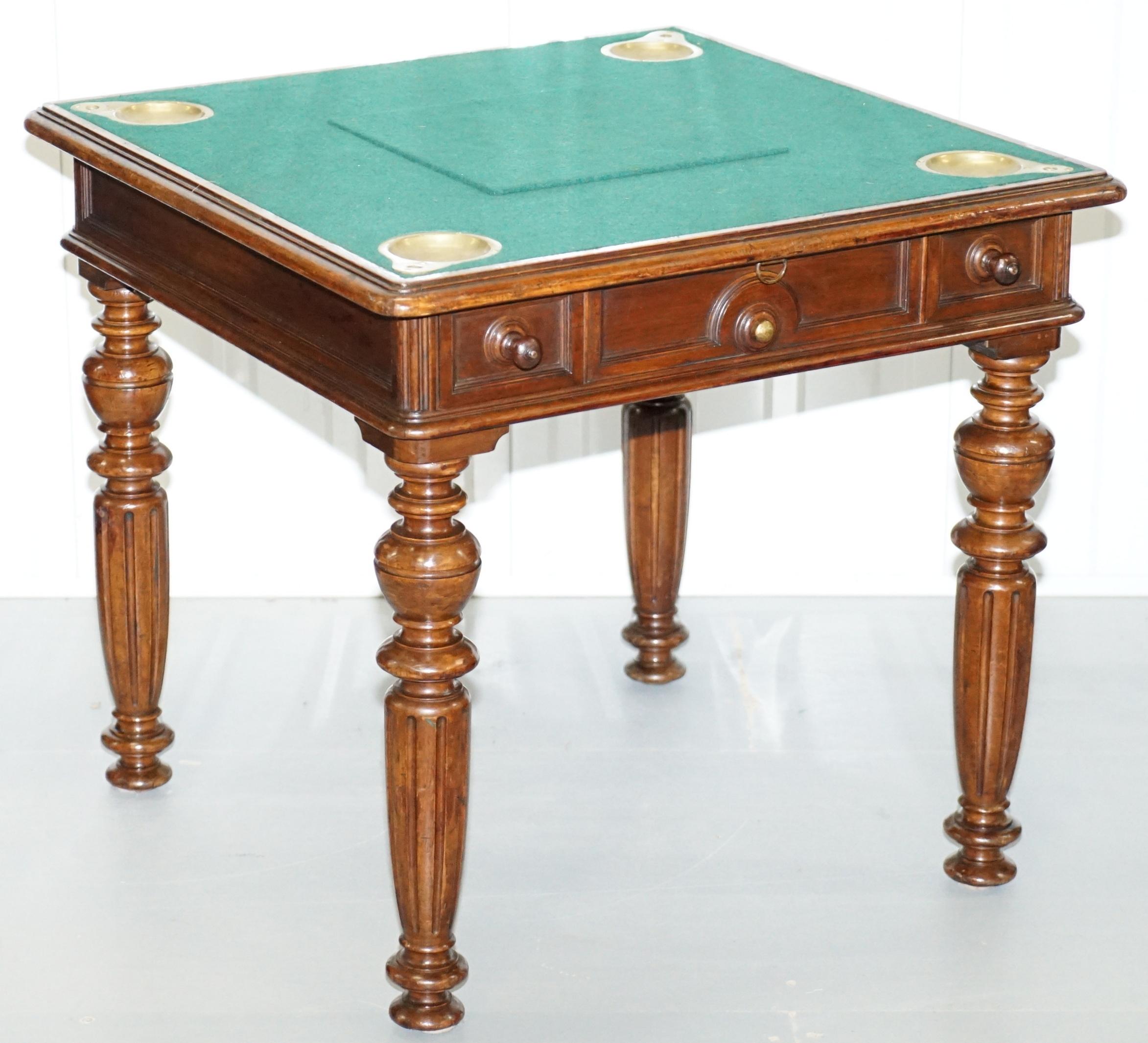 Britannique Rare table de jeu victorienne, circa 1840, tiroirs moyens secrets et boutons en vente