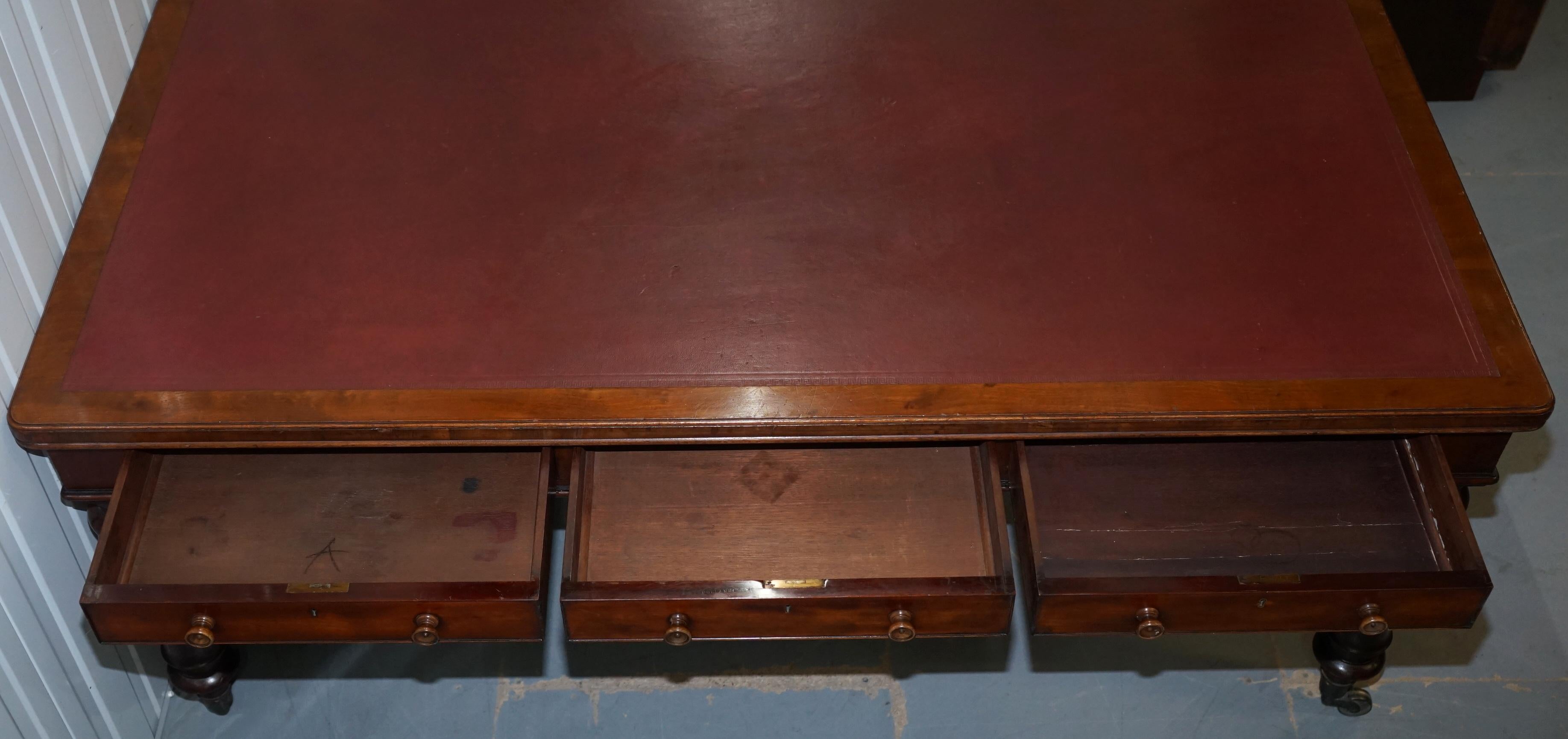 Rare table à écrire victorienne Holland and Sons Partner à double face en bois de feuillus en vente 7