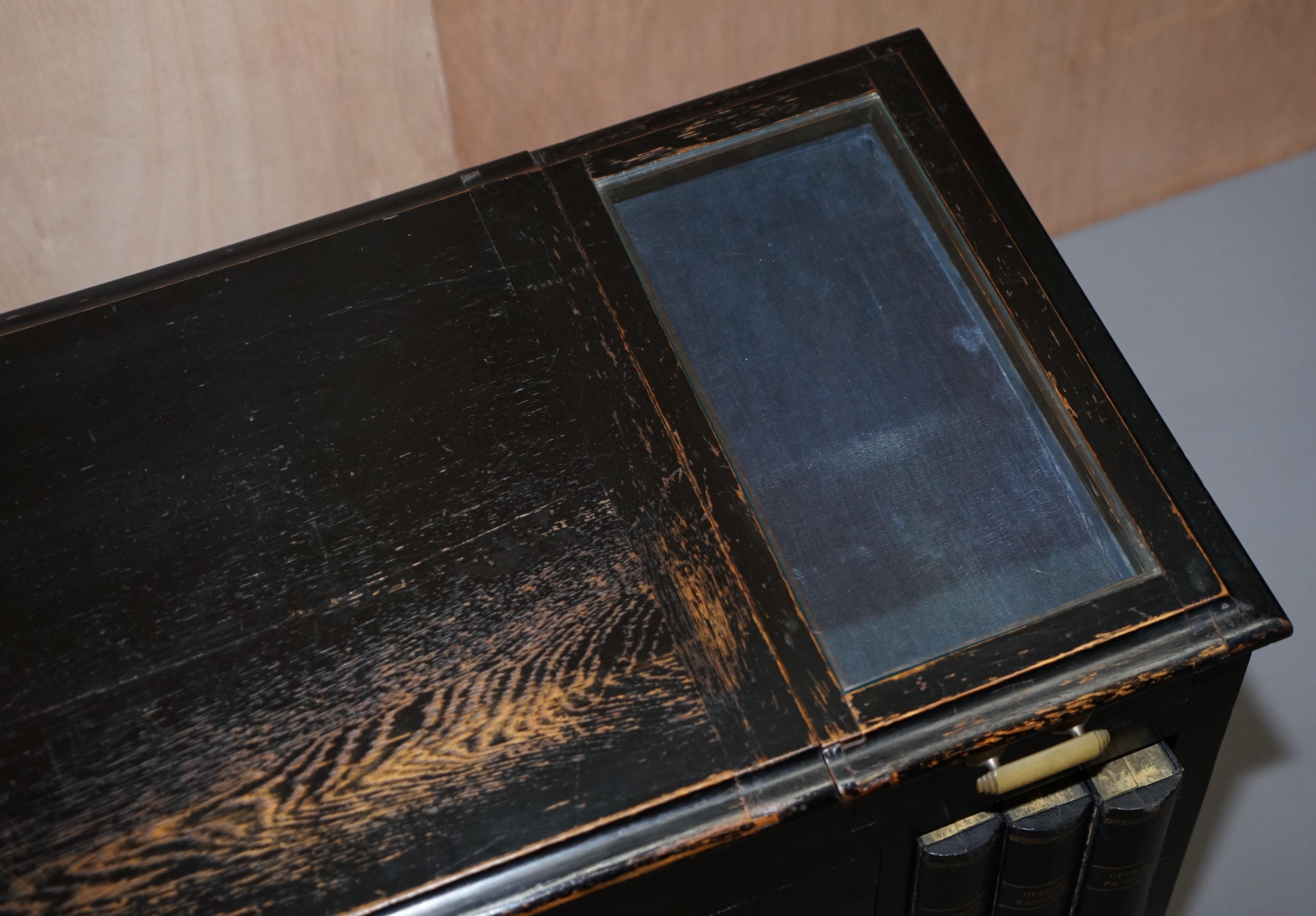Rare Victorian Lever Brothers London Opticians Desk with Books Hiding Glasses In Good Condition In West Sussex, Pulborough