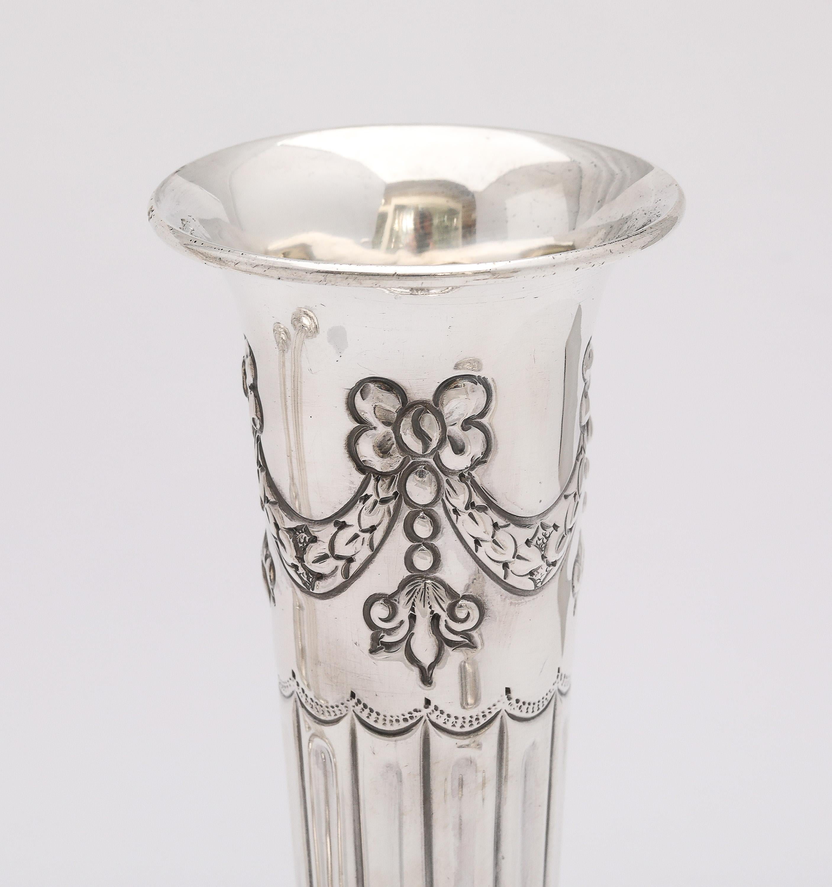 Rare Victorian Period Set of Four Matching Sterling Silver Bud Vases By Atkin For Sale 10