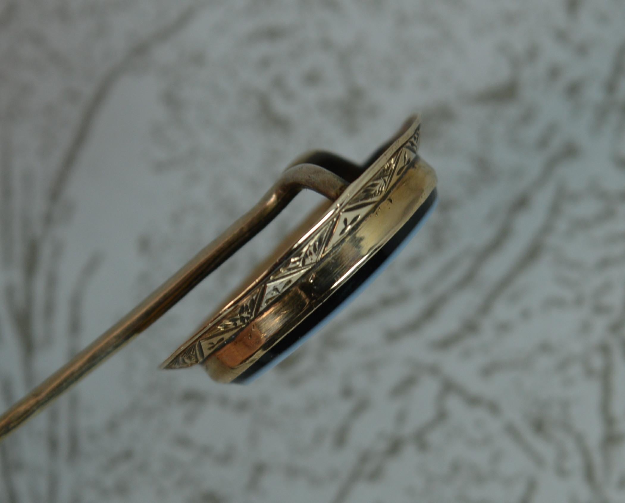 Rare Victorian Rose Gold and Sardonyx Cross Stick Tie Pin In Excellent Condition In St Helens, GB